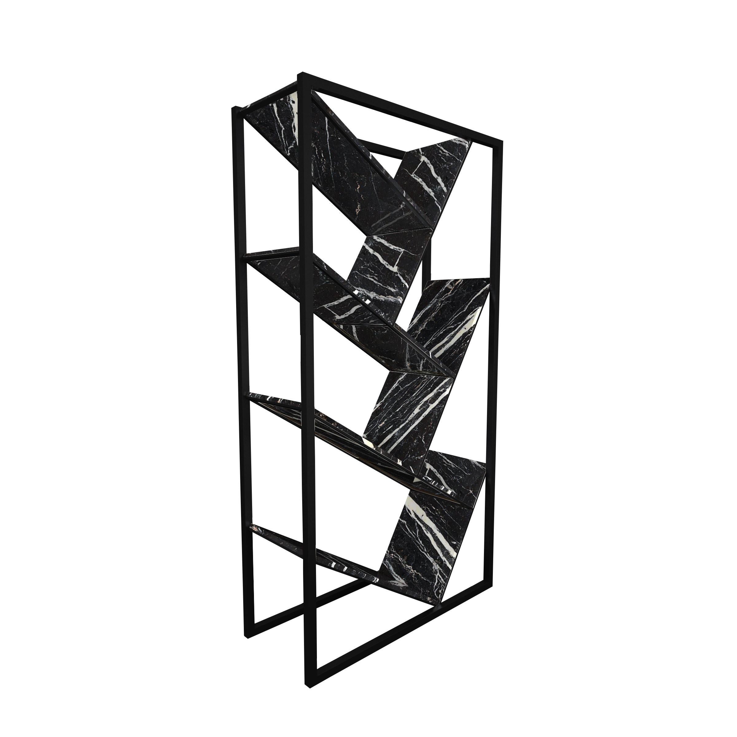 𝗣𝗿𝗼𝗱𝘂𝗰𝘁 𝗗𝗲𝘁𝗮𝗶𝗹𝘀:
Modern gestaltetes Bücherregal, bestehend aus 6 festen, diagonal angeordneten Regalböden. Das Regal ist ohne Rückenlehne und kann daher auch als Raumteiler verwendet werden, der in Kombination mit einem 2. oder