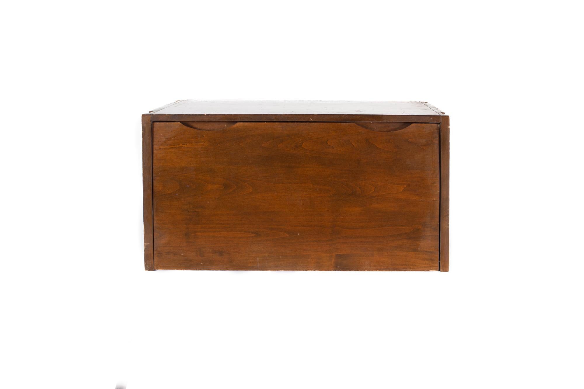 Norel Olson for Kopenhavn mid century bar desk cabinet

The cabinet measures: 32 wide x 16 deep x 17 inches high

All pieces of furniture can be had in what we call restored vintage condition. That means the piece is restored upon purchase so