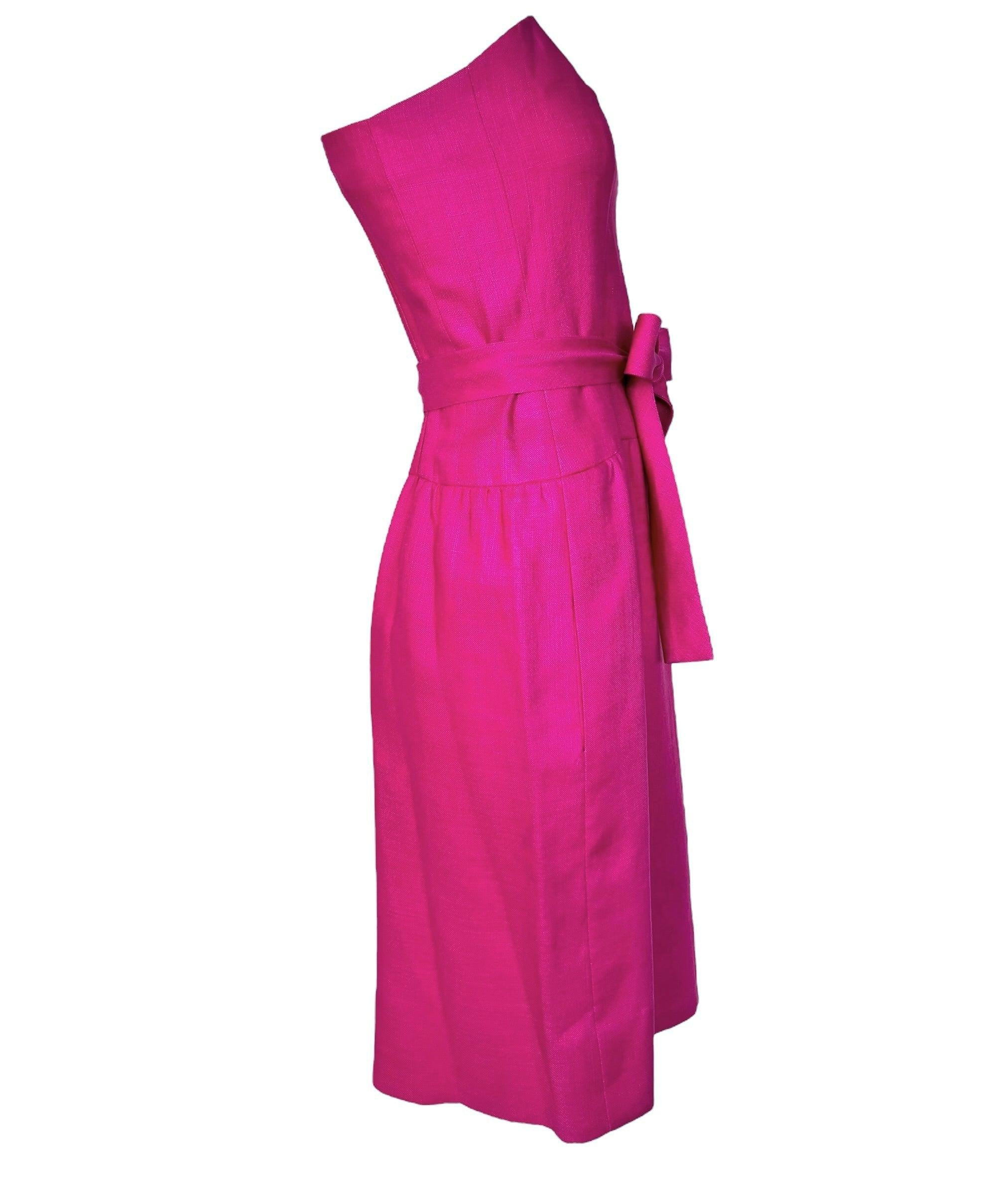 Robe en lin rose vif avec nœud à la taille, Norells, années 1960 Excellent état - En vente à Los Angeles, CA