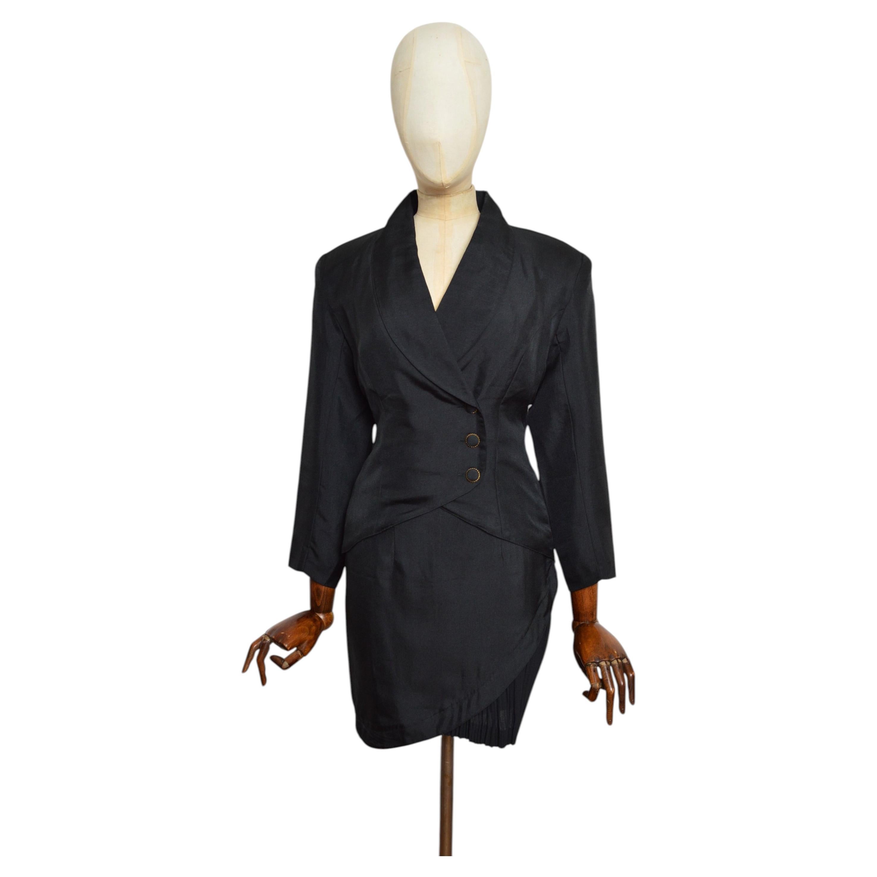 Set giacca e gonna a pieghe firmate Noriko Kazuki, nero, anni ’80, stilista giapponese