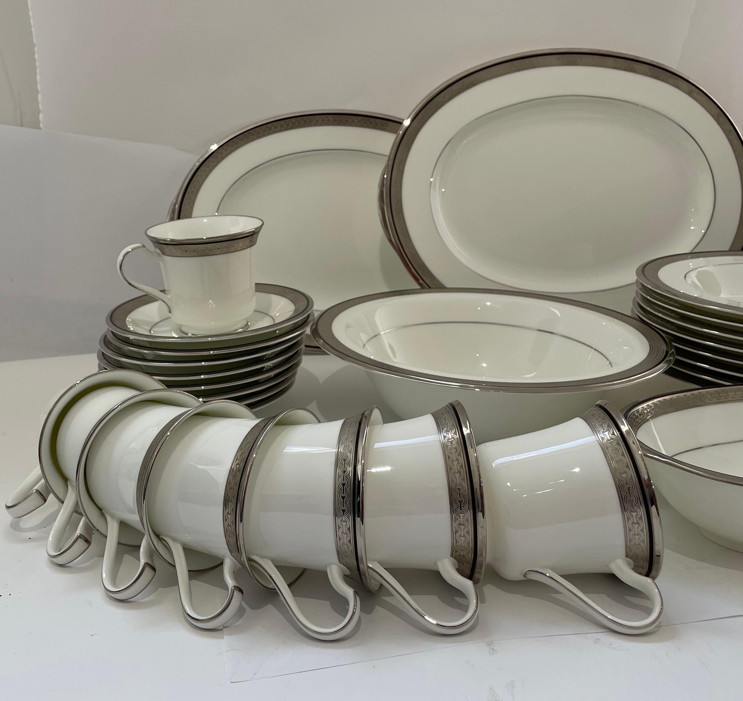 Noritake Chatelaine Platinum Dinner Service for Eight In Good Condition For Sale In West Palm Beach, FL
