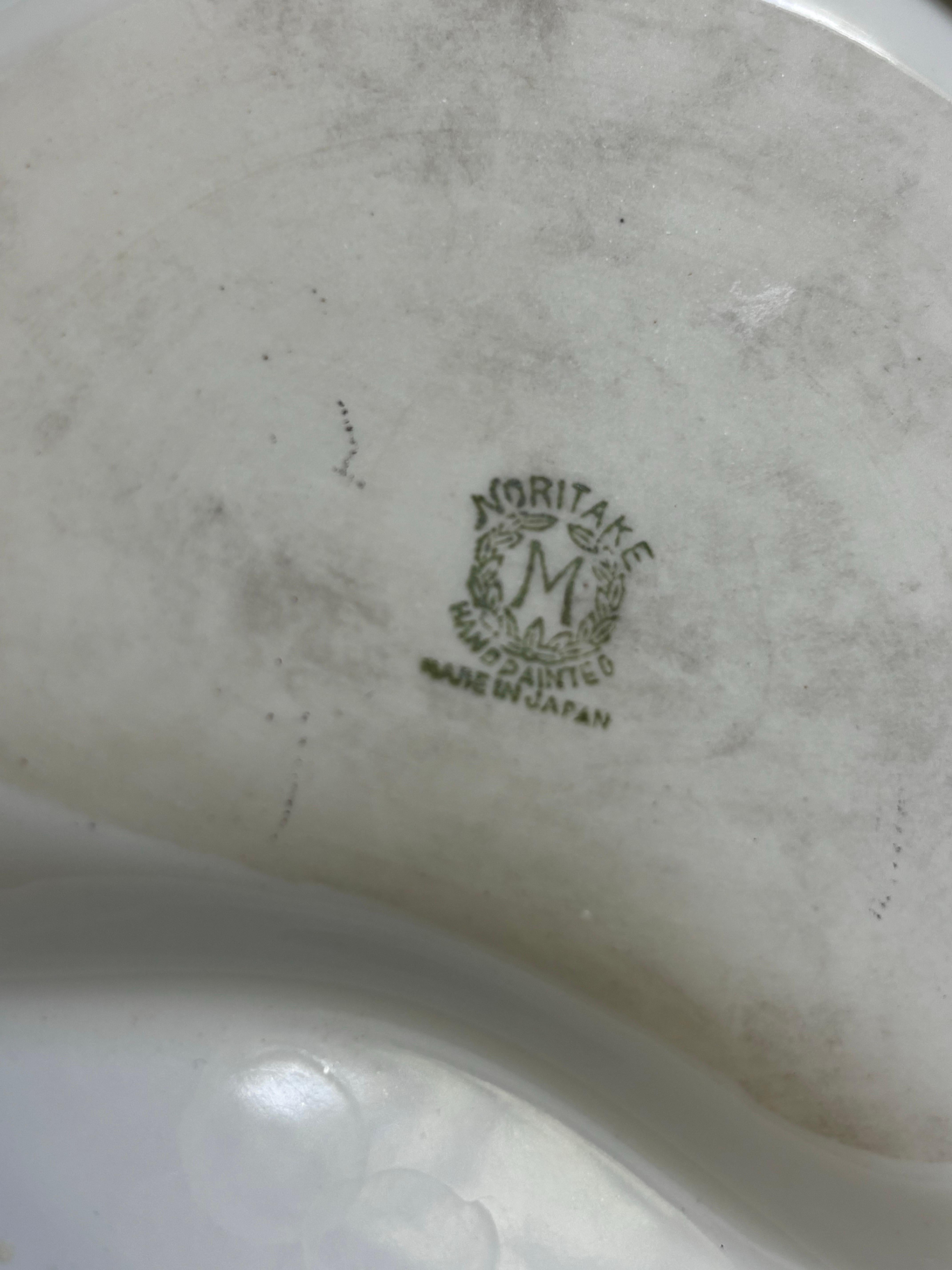 Giapponese Noritake Figura di Arlecchino con maschera seduta in una ciotola in vendita
