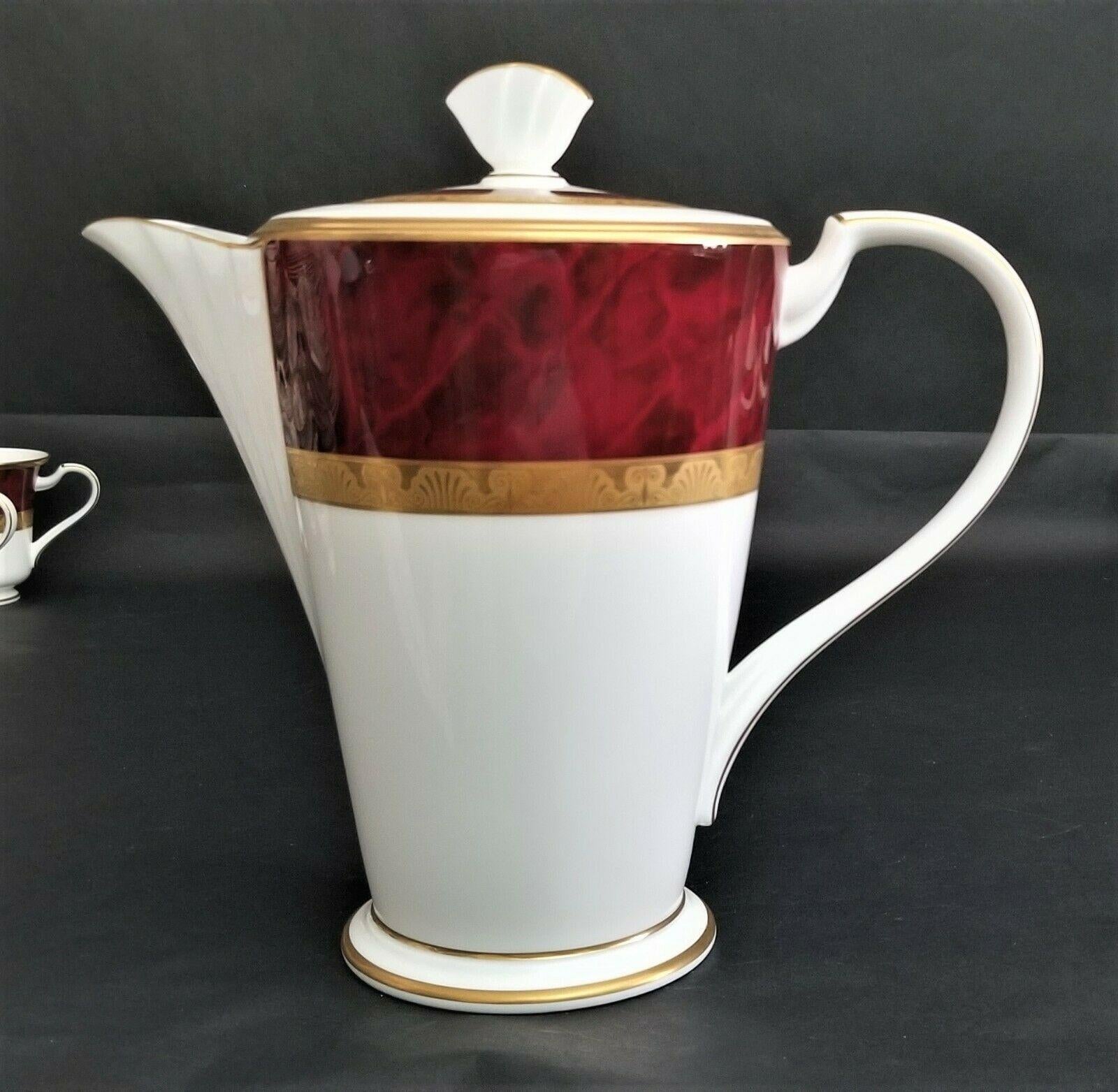 Offering One Of Our Recent Palm Beach Estate Fine China Acquisitions Of 
(1) NORITAKE Hemingway Bone China Coffee Tea Pot with Lid

We have other matching pieces in this pattern listed separately including some coffee cups and vegetable