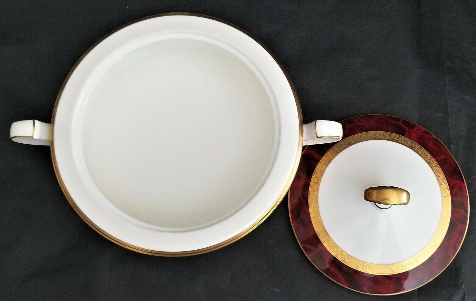 Late 20th Century Noritake Hemingway Bone China Covered Vegetable Casserole Dish Very Rare!
