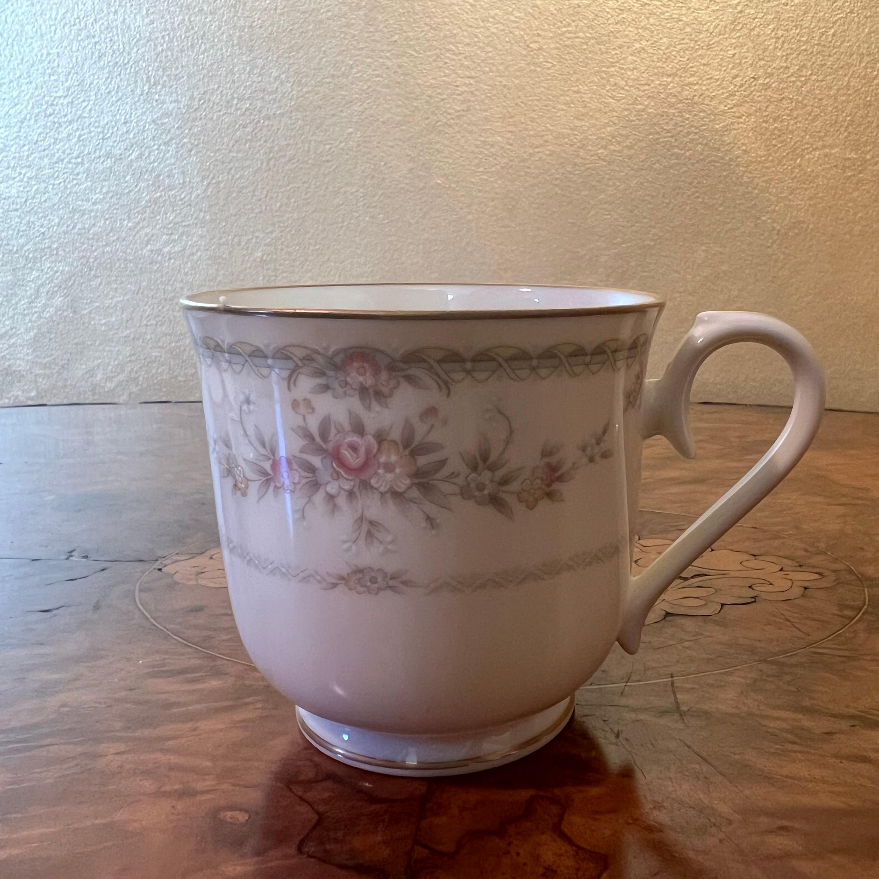 Description: Patel colours floral print with gold trimming, slight ware to trim, stamped Noritake Linda

Material: Bone China 

Measurements

Cup: 7.5cm high, 10cm length, 7.5cm width

Saucer: 15cm diameter

Side Plate: 16.5cm diameter

Country Of