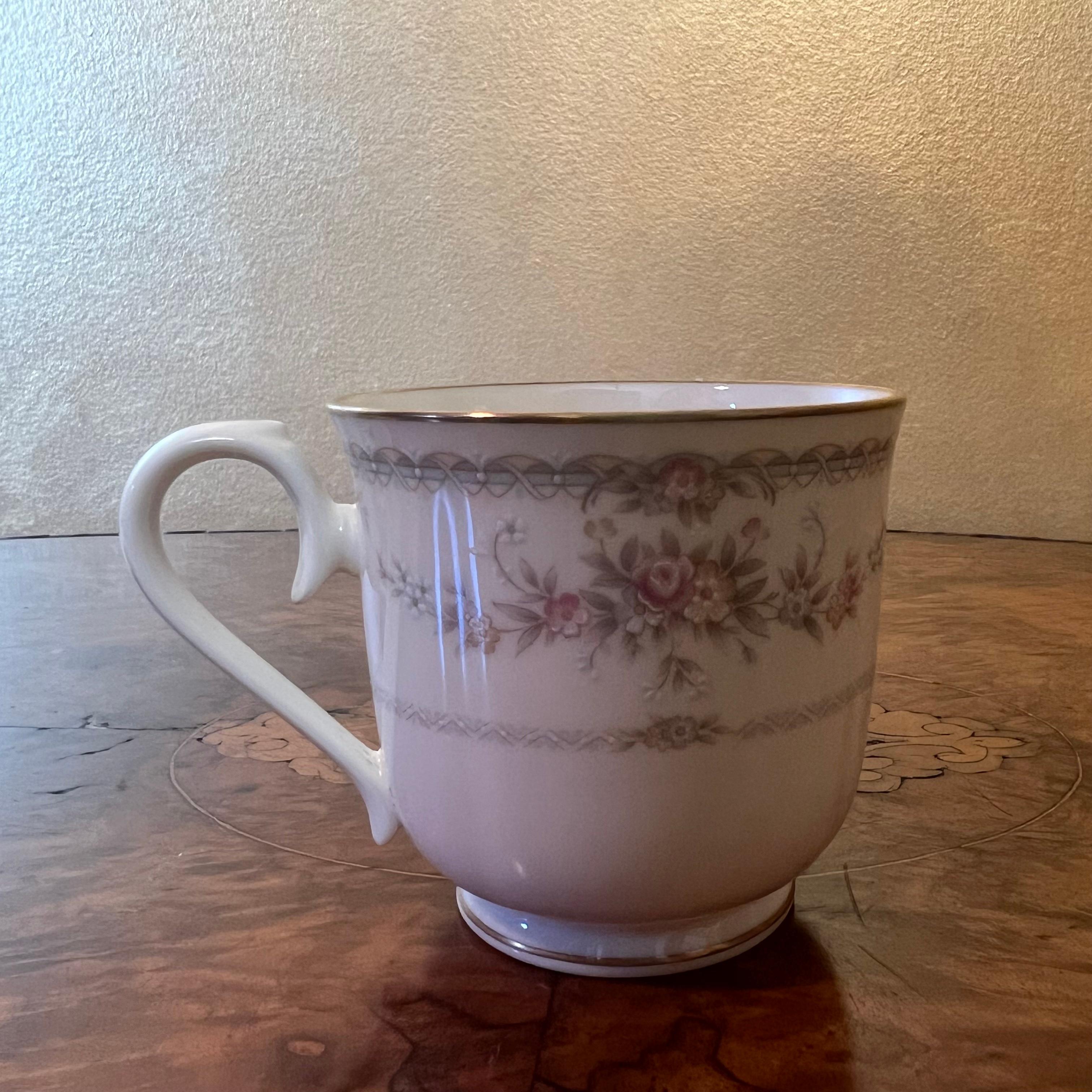 Noritake Linda Tea Cup Trio Set In Good Condition For Sale In EDENSOR PARK, NSW