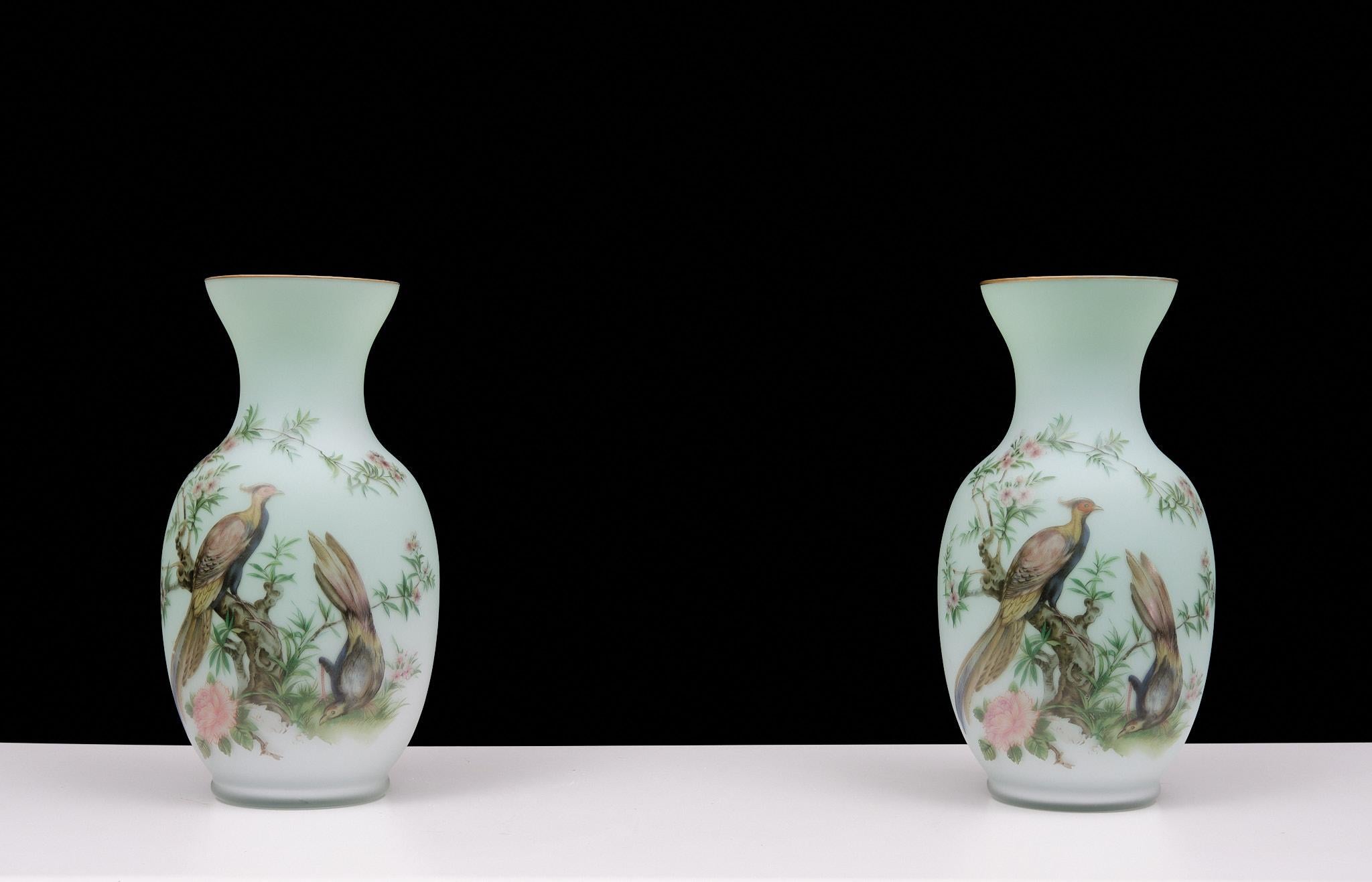 Verre opalin Norléans - Fabriqué en Italie - Opaline  Vases en verre peints à la main  en vente