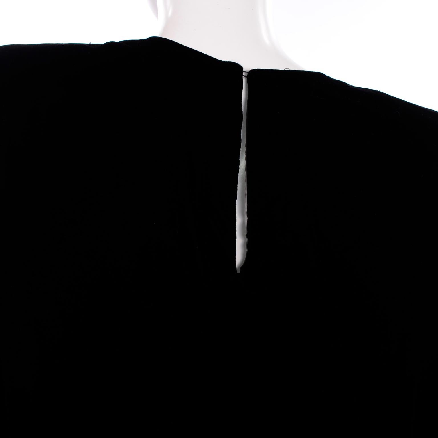Norma Kamali 1980s Black Velvet Vintage Oversized  Dress With Snaps on Side For Sale 2