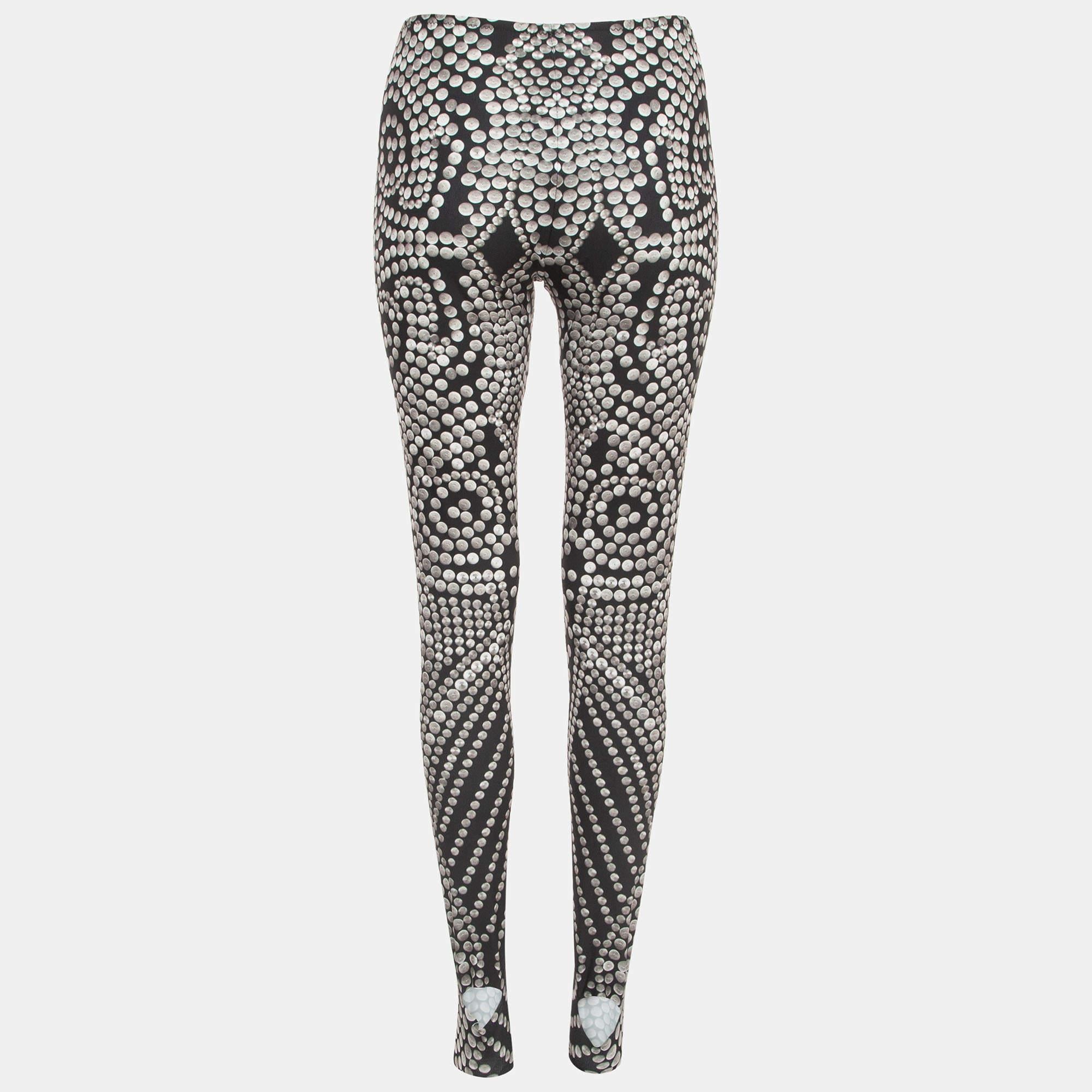 Norma Kamali's leggings blend style and comfort seamlessly. Crafted from a high-quality stretch knit fabric, these leggings feature a chic black print. The footie design adds a fashionable touch, making them a versatile and trendy wardrobe essential
