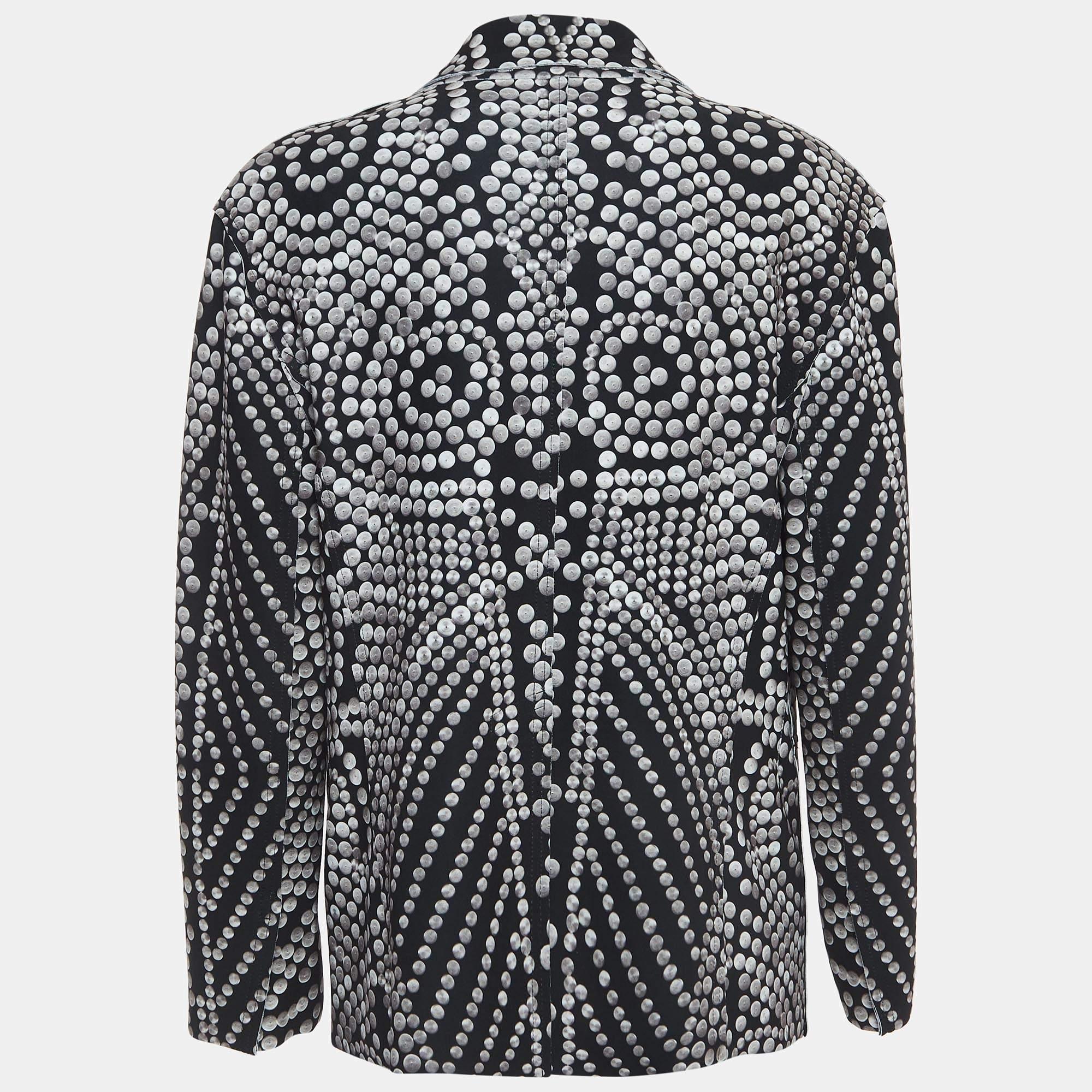 Infuse an extra dose of style into your outfit with this highly fashionable jacket. Tailored from quality materials, it embodies a contemporary vibe and is filled with functional characteristics. Black and grey digital print lycra single breasted