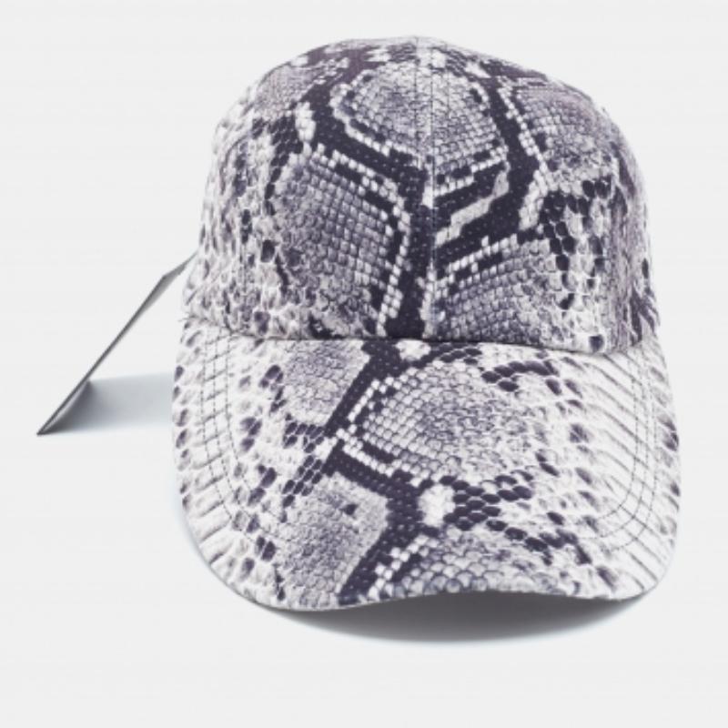 Caps sind ein ideales Style-Statement zu lässigen Outfits. Dieses Modell von Norma Kamali ist aus hochwertigen MATERIALEN gefertigt und weist charakteristische Elemente auf. Dieses Stück wird Ihre Cap-Sammlung sinnvoll ergänzen.