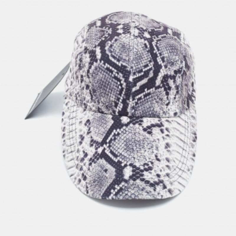 Norma Kamali Schwarz/Weiß Python Print Poly Lycra Long Bill Baseball Cap Einheitsgröße Damen im Angebot