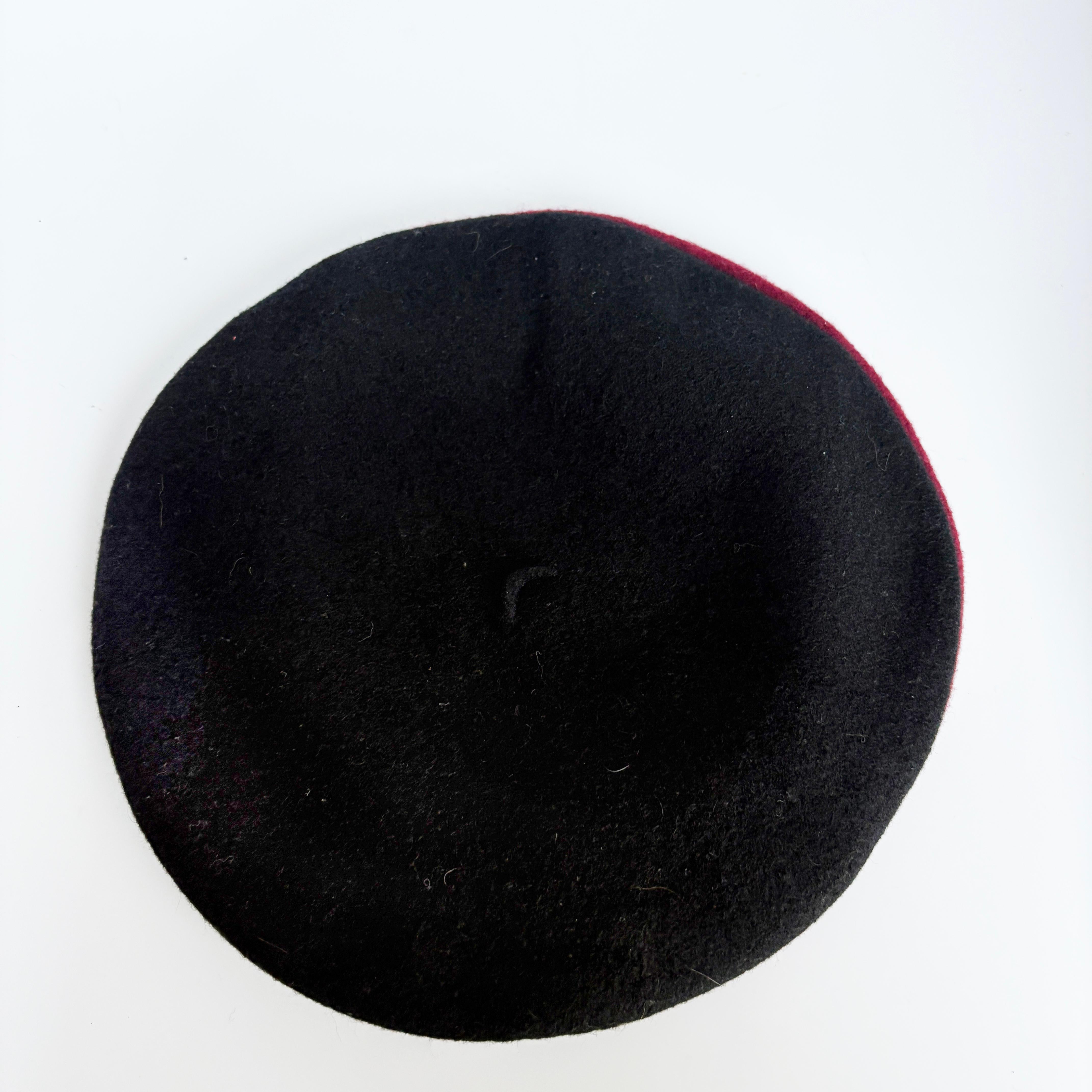 Norma Kamali für Stetson Beret Zweifarbige Burgunderrote Schwarze Wolle Vintage 80er HTF OS im Angebot 7