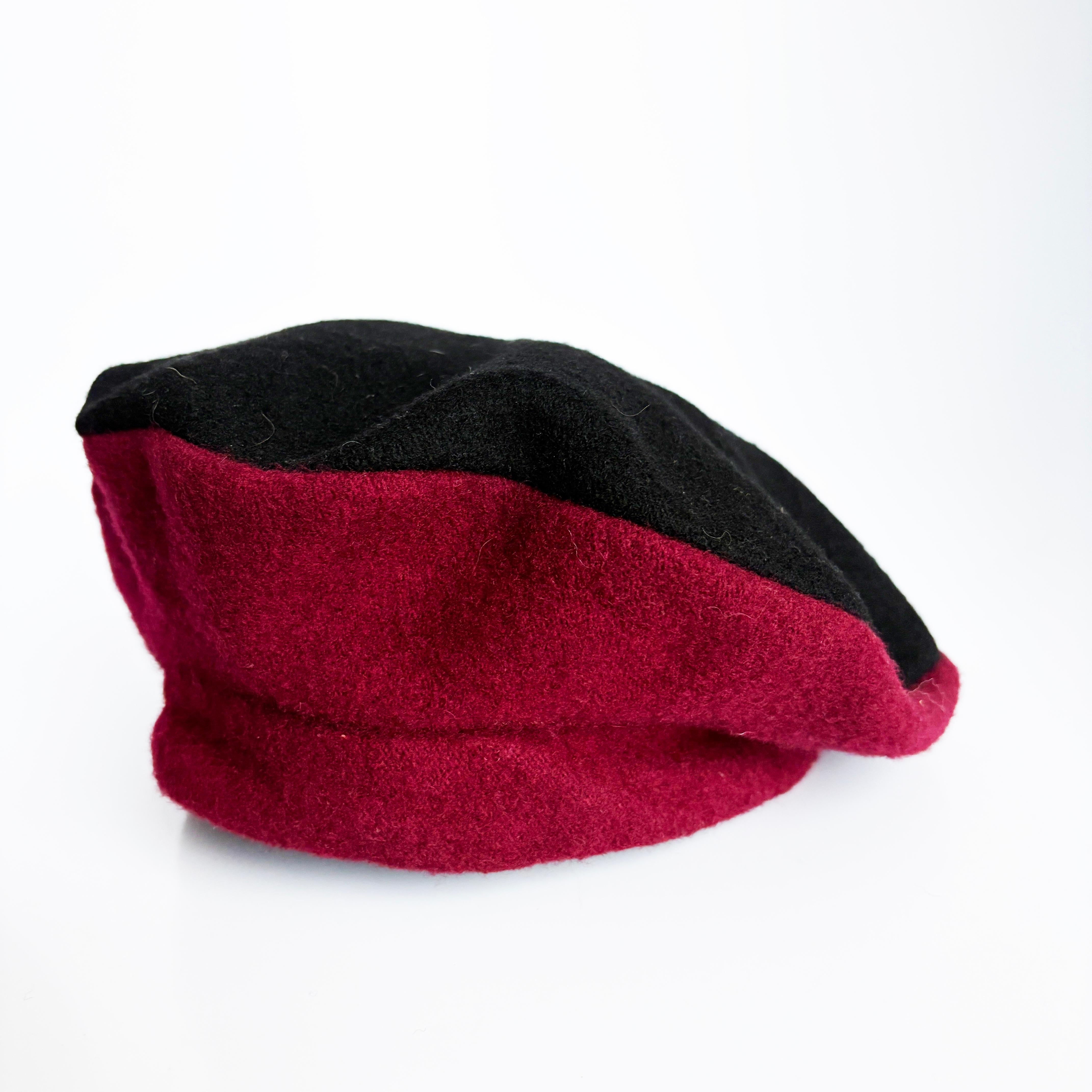 Norma Kamali für Stetson Beret Zweifarbige Burgunderrote Schwarze Wolle Vintage 80er HTF OS im Angebot 3