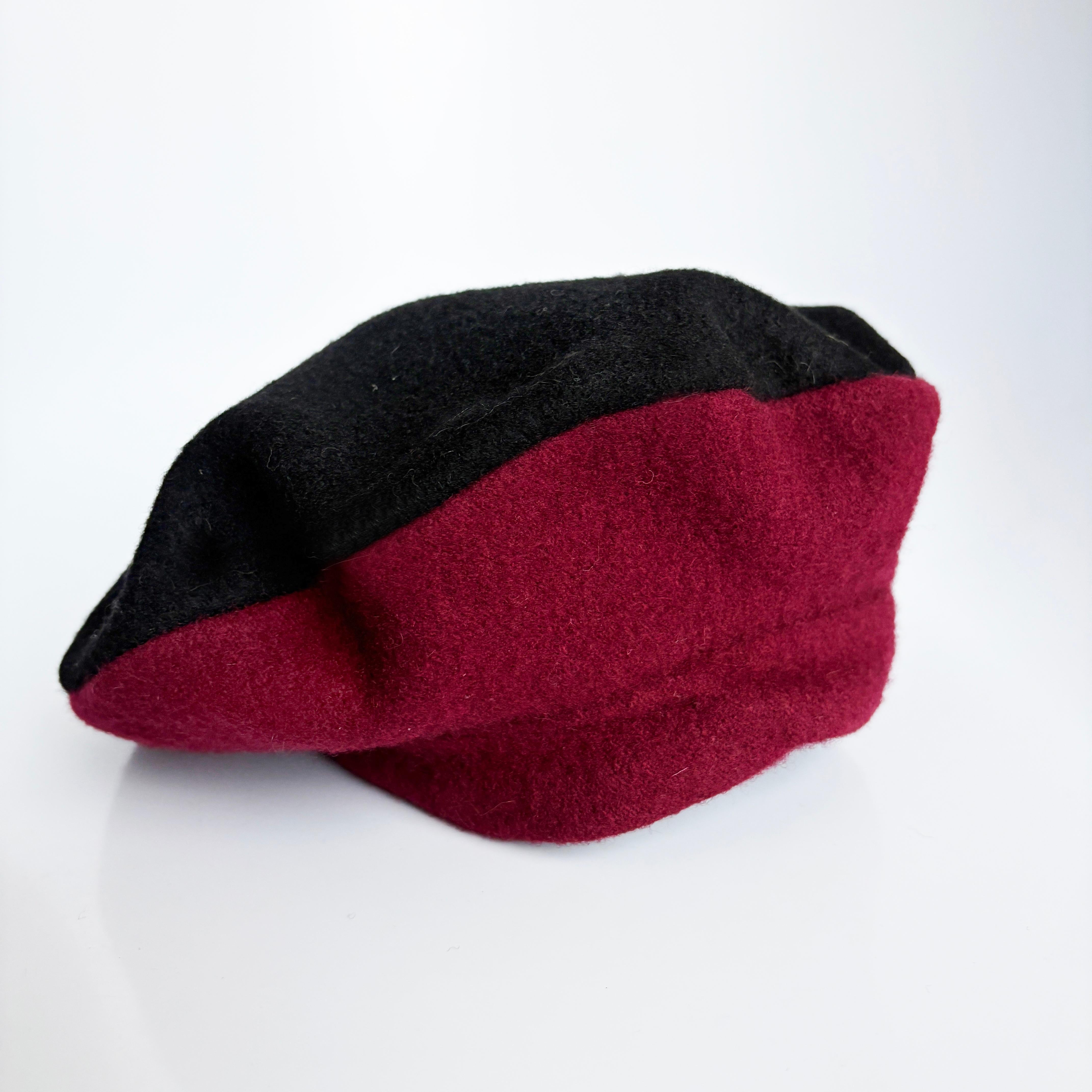 Norma Kamali für Stetson Beret Zweifarbige Burgunderrote Schwarze Wolle Vintage 80er HTF OS im Angebot 4