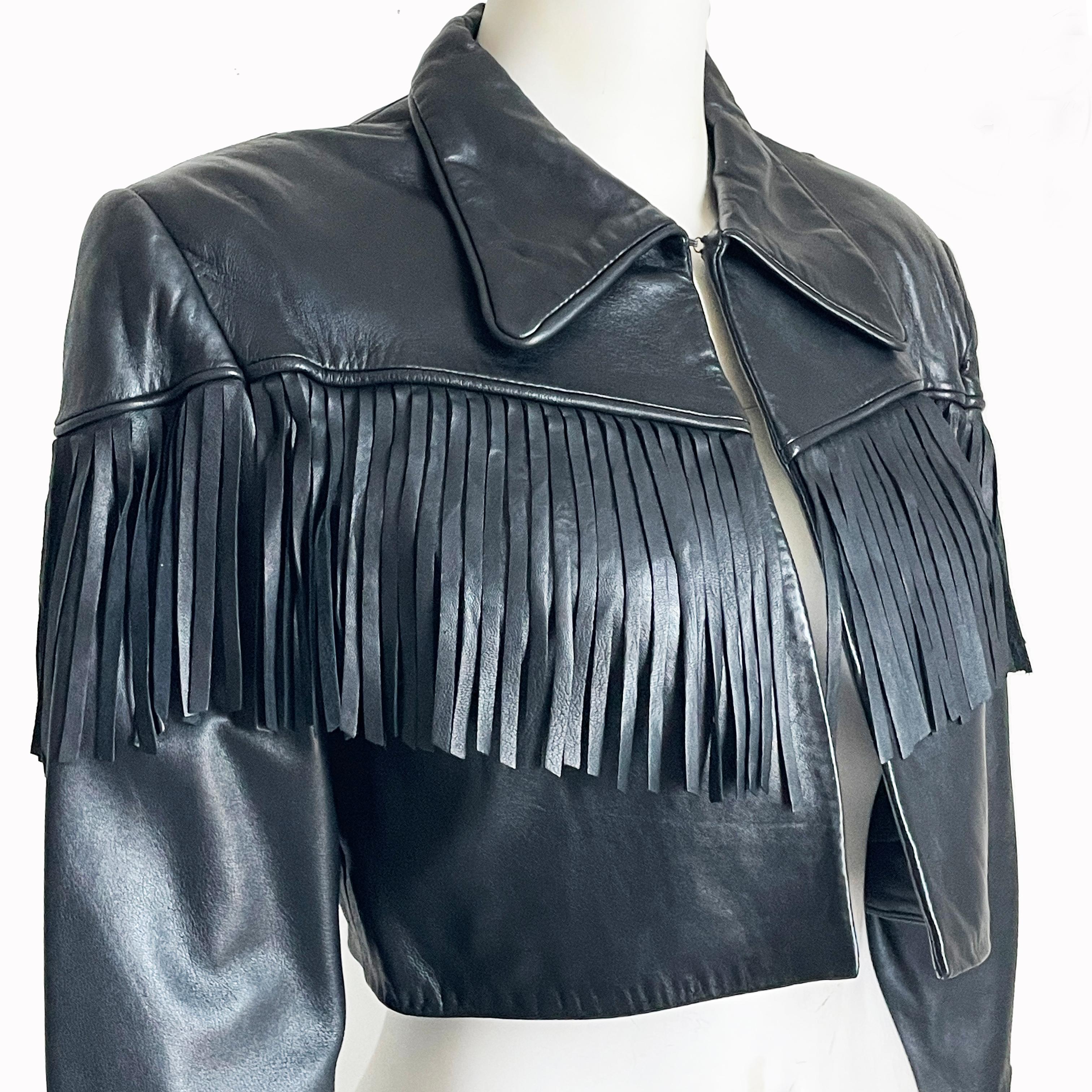 Norma Kamali - Veste en cuir noire à franges courtes vintage des années 1990 - Rare rocker Chic Bon état - En vente à Port Saint Lucie, FL