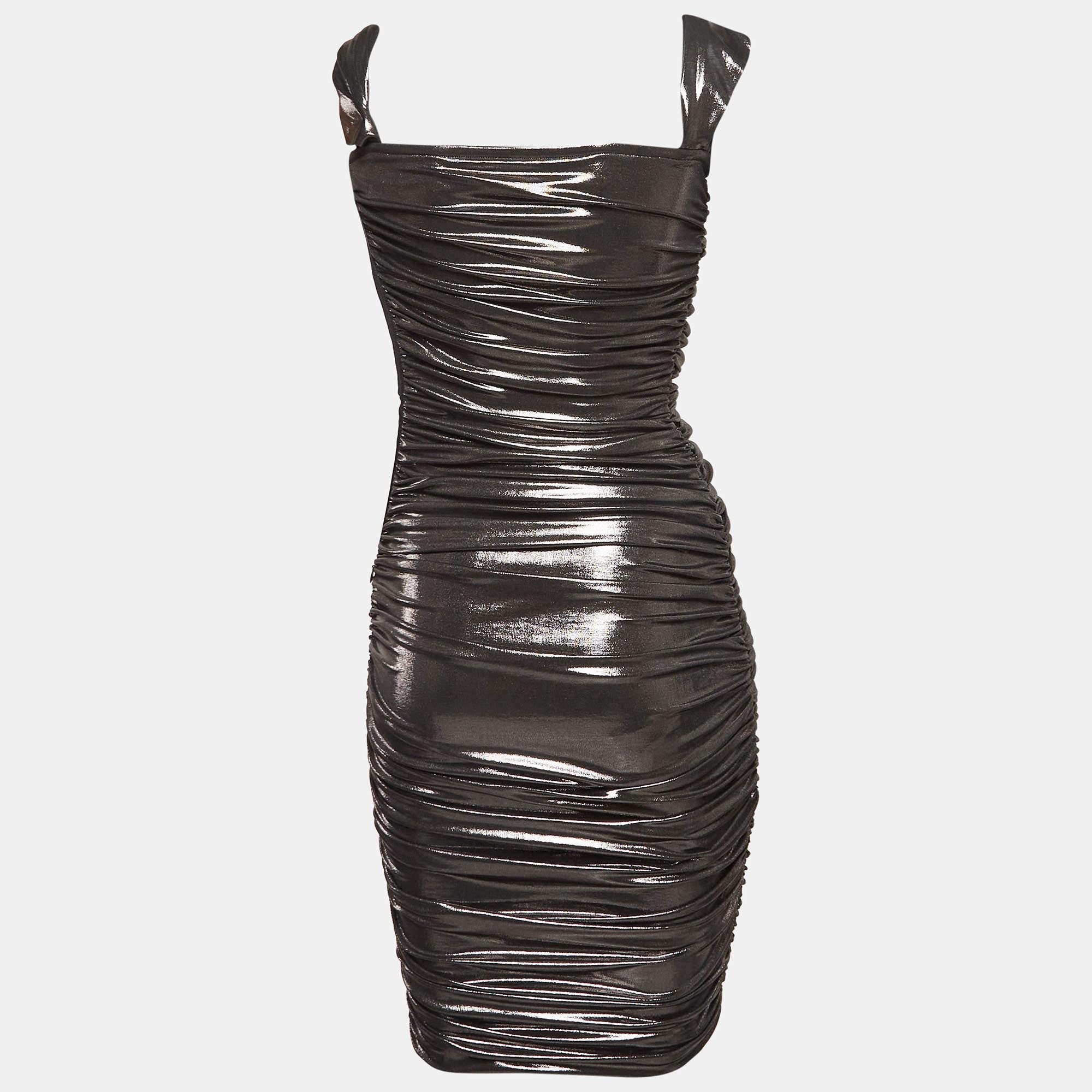 Die feine Kunstfertigkeit und die feminine Silhouette dieses Designerkleides zeugen von der tadellosen Schneiderkunst des Labels. Es ist aus hochwertigen Materialien genäht, hat eine gute Passform und lässt sich gut mit schicken Accessoires wie