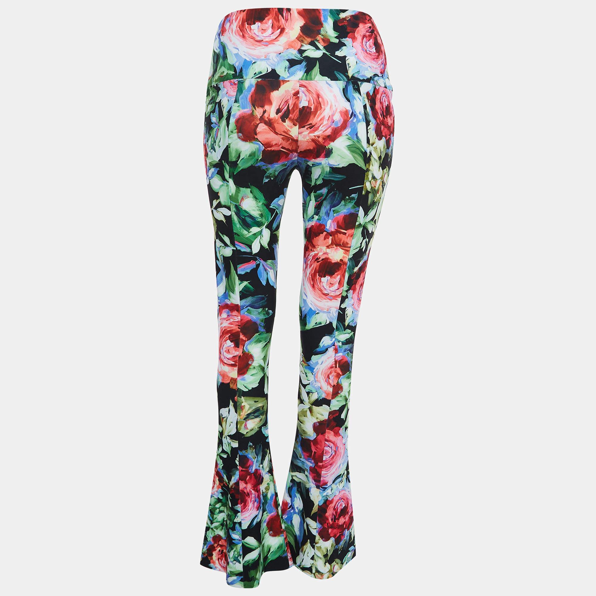 How stylish and classy are these pants! Made from quality fabrics and styled into a great fit, complement these pants with a chic crop top. Floral Printed high-rise bell bottom pants with stretchable material.