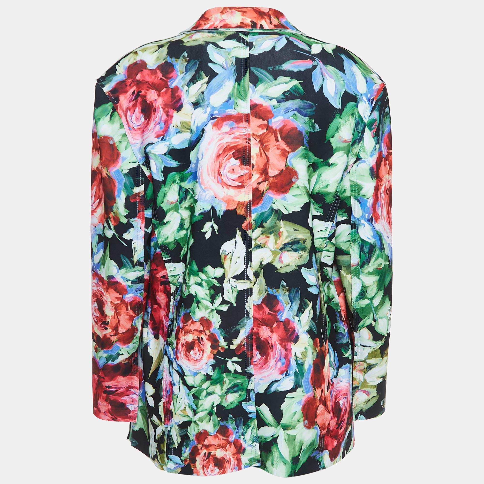 The floral prints and the classy shape make this Norma Kamali blazer for women a covetable piece. It has long sleeves and velcro closure. Wear this one for an effortlessly chic look.