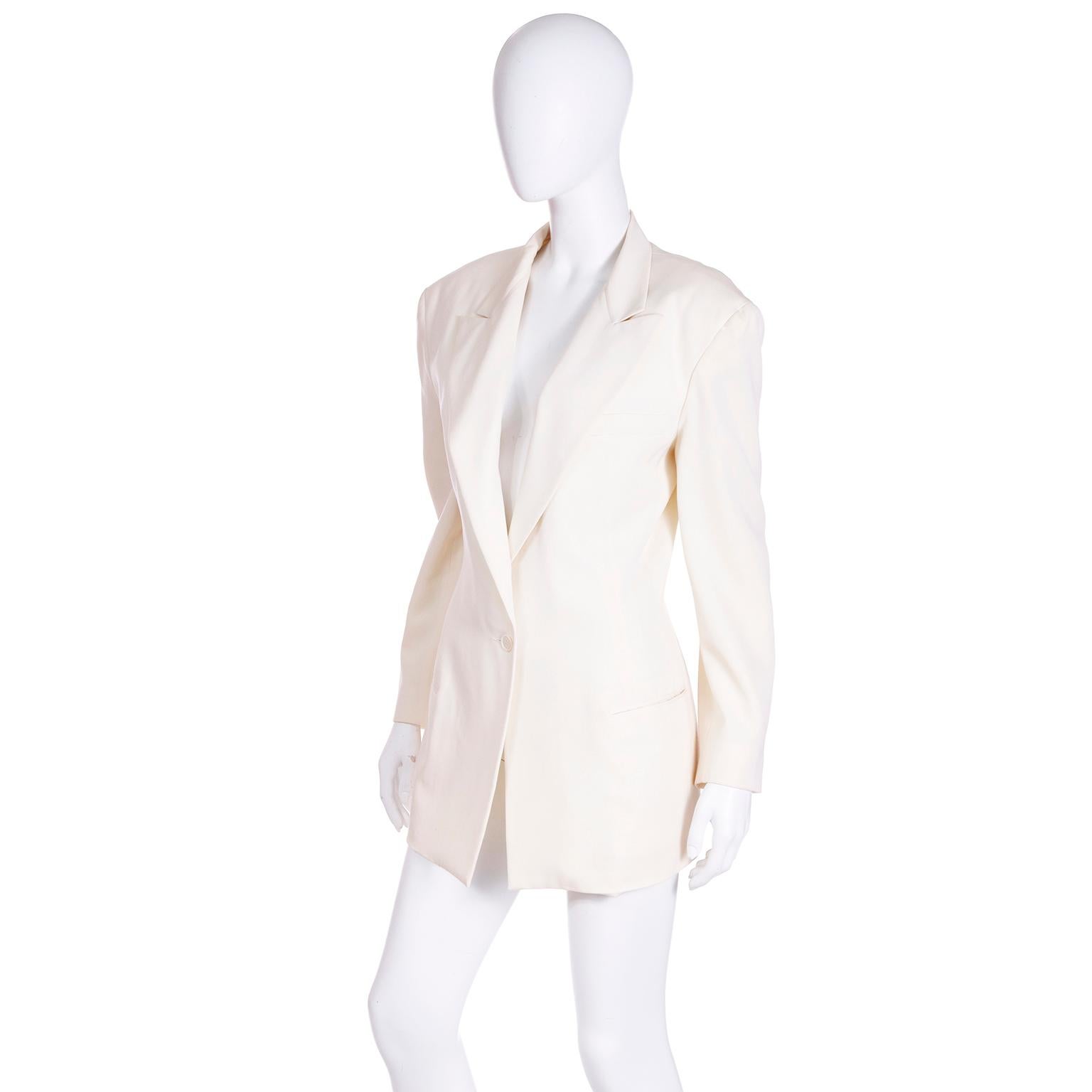Norma Kamali OMO 1980s Oversized Longline Ivory Blazer Jacket In Excellent Condition In Portland, OR