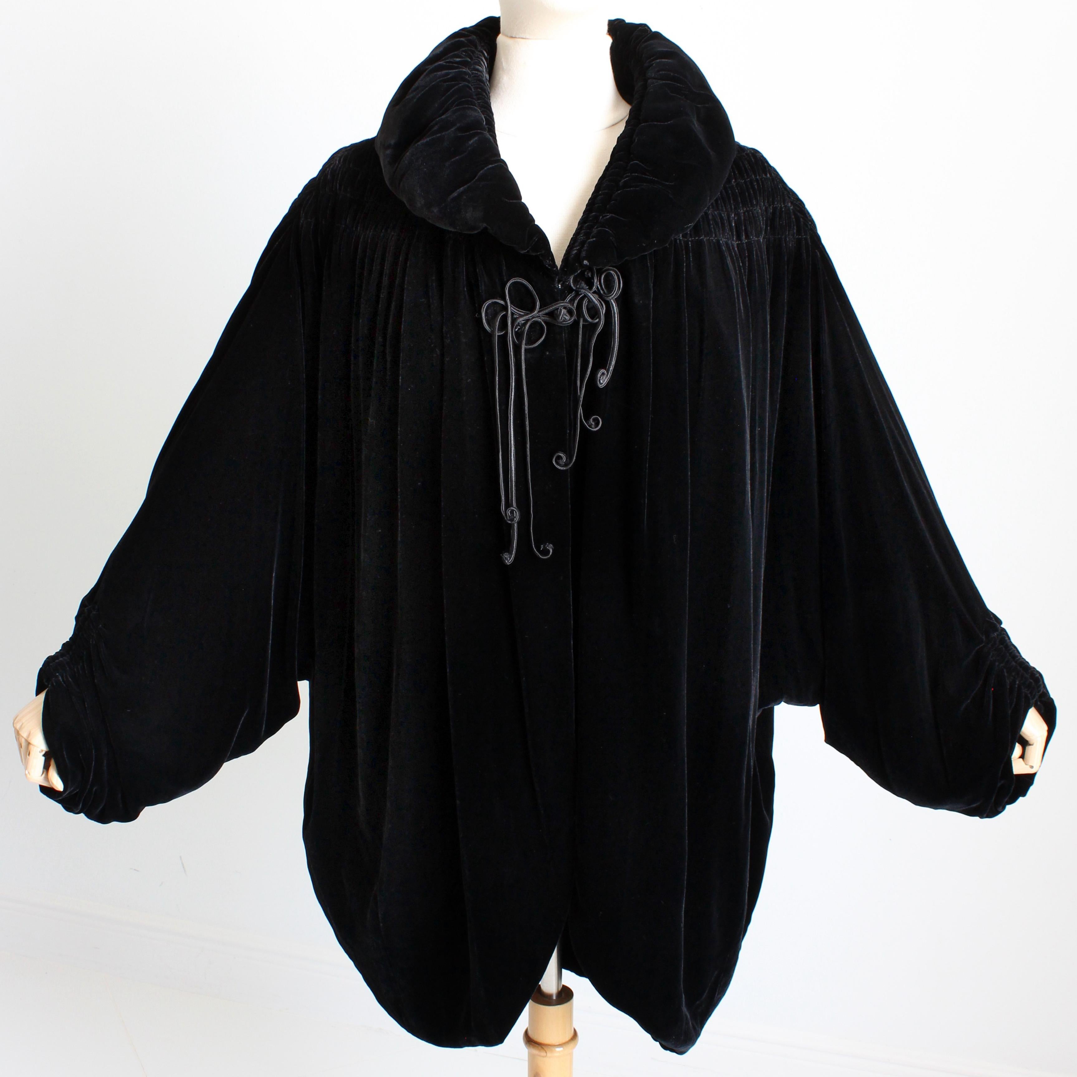 Norma Kamali OMO Jacket Black Silk Velvet Cocoon Batwing Sleeves Shirring 90s In Good Condition For Sale In Port Saint Lucie, FL