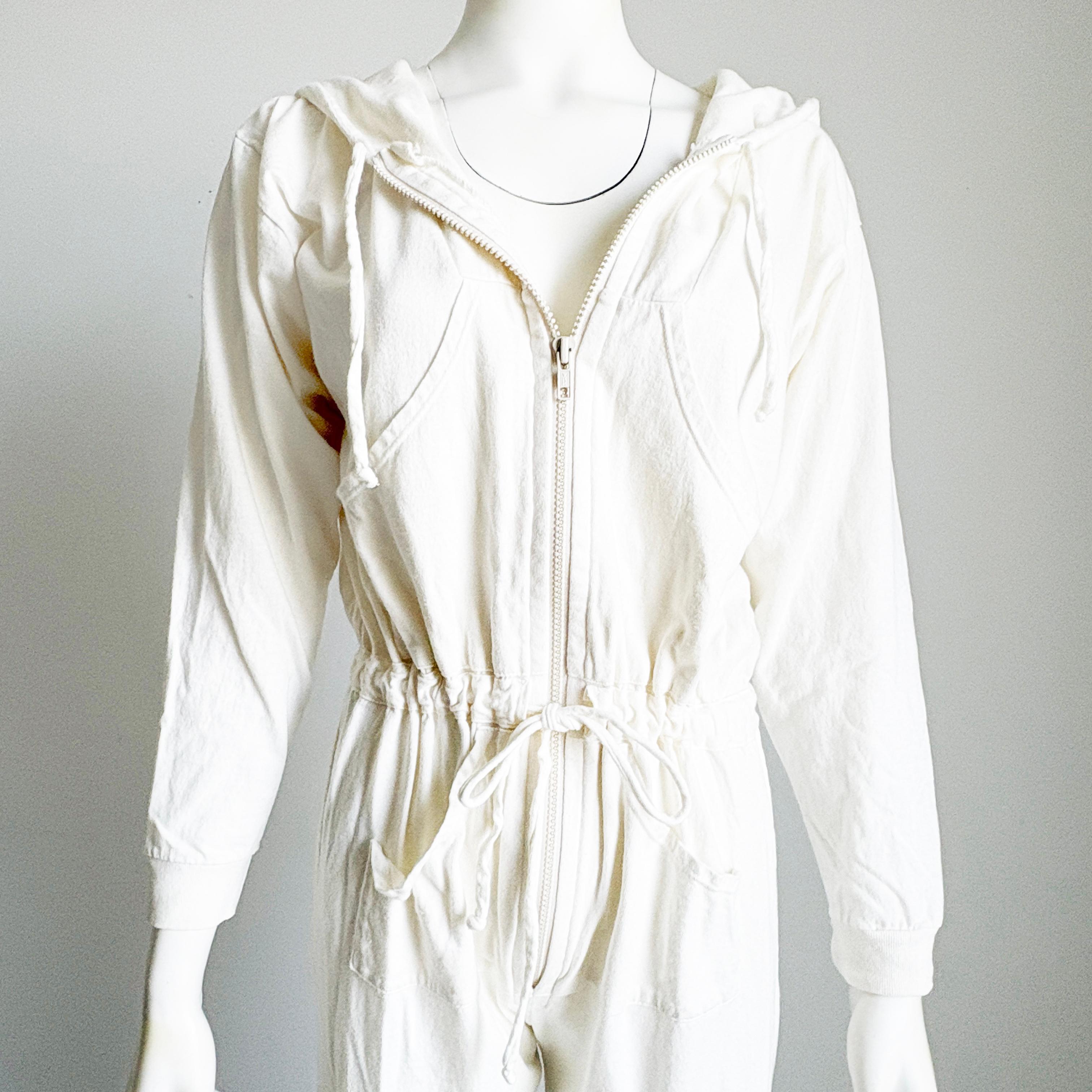 Grigio OMO Norma Kamali Tuta con cappuccio in cotone bianco con coulisse in vita vintage anni '90 Sz M. in vendita