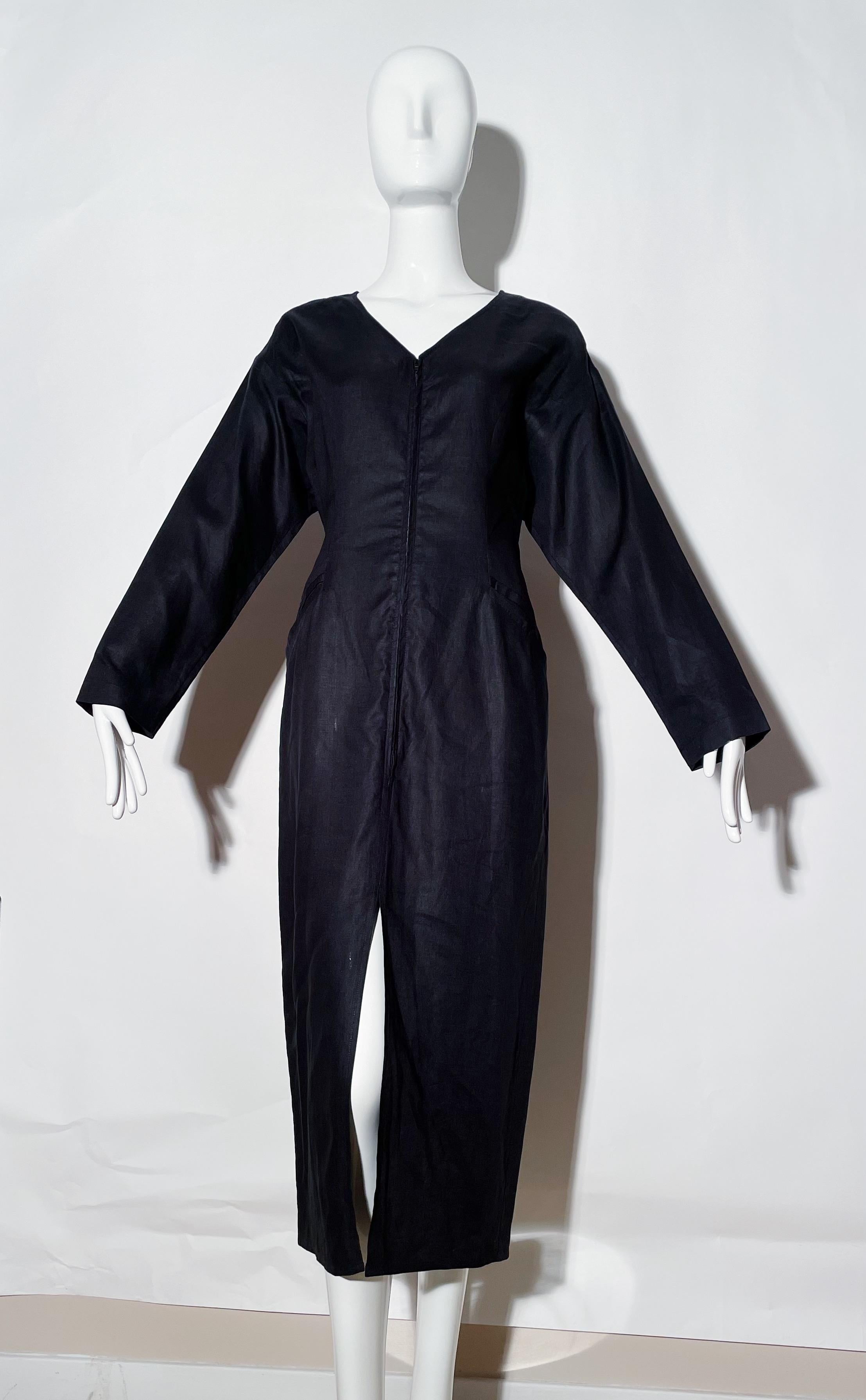 Black linen dress. V-neck. Long sleeve. Front zipper. Front pockets. Front slit. 
*Condition: excellent vintage condition. No visible flaws.

Measurements Taken Laying Flat (inches)—
Shoulder to Shoulder: 19 in.
Bust: 32 in.
Waist: 29 in.
Hip: 36