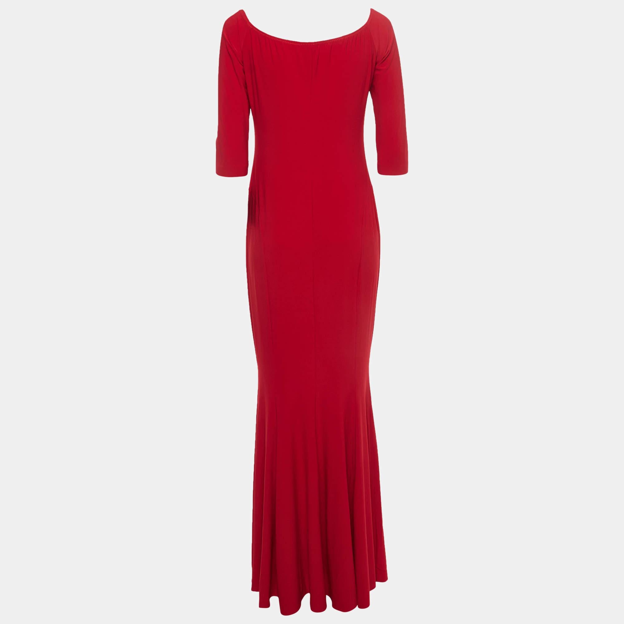 For all evening soirée and high affair parties a gown like this makes sure you look the best of all. Tailored into a superb fit and style this gown is elevated with a stunning neckline and a beautiful hue. Bring home this lovely gown today.