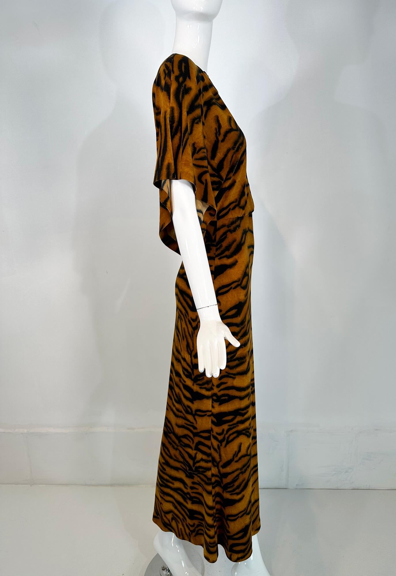 Robe longue Norma Kamali en jersey extensible à rayures tigres 34 en vente 5