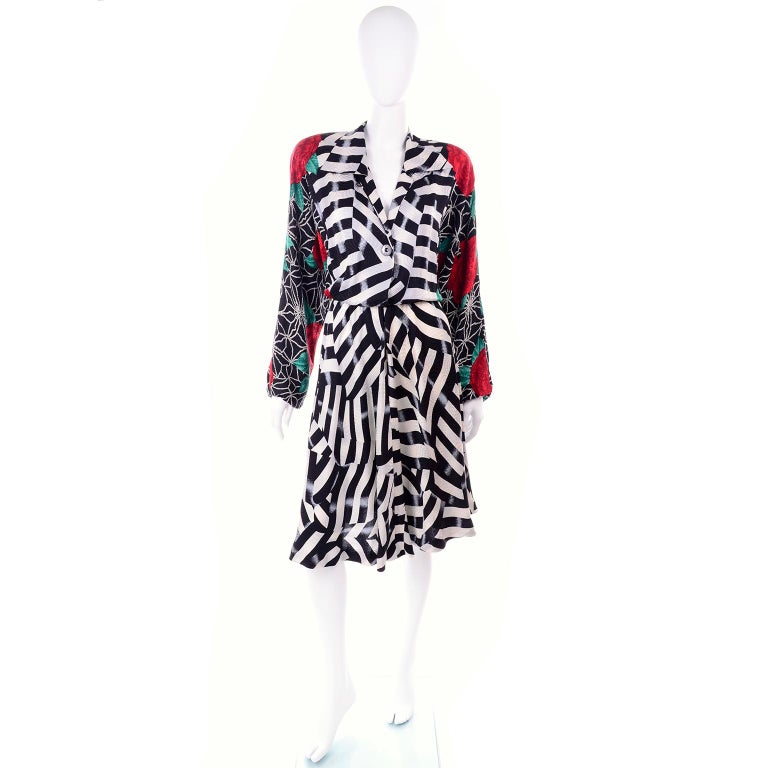 We have become somewhat obsessed with Norma Walters' vintage dresses!  Her patterns are so unique and her dresses are always beautifully made with unique design elements.  This 1980's vintage Norma Walters dress is in an optical illusion black and