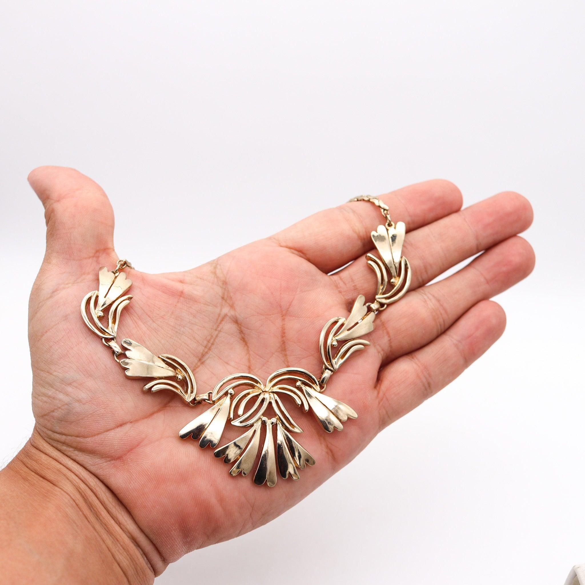 NORMAN BEL GEDDES 1950 Retro Modernist Necklace In Gilt Steel For Sale 6