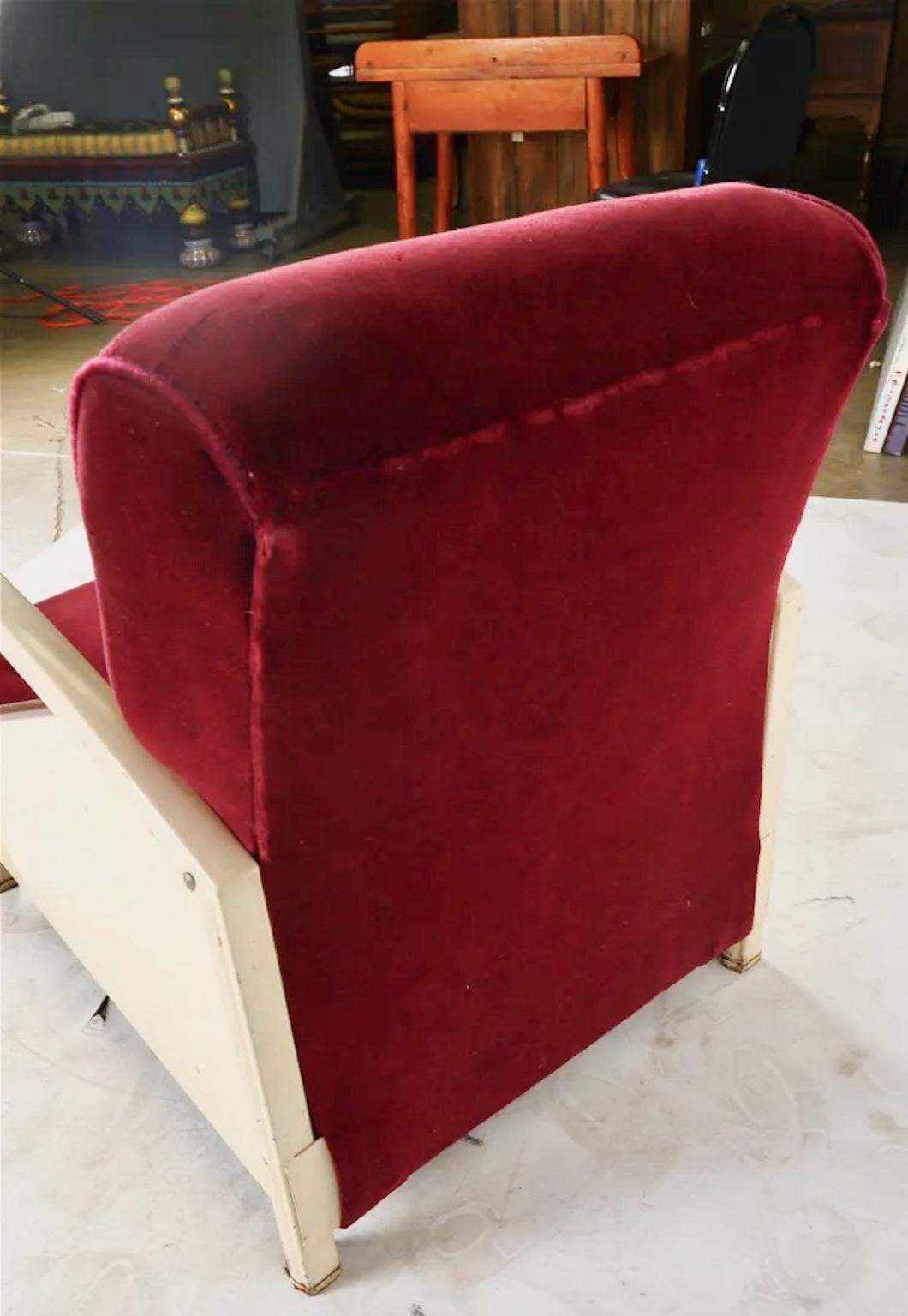 Silla club de hierro esmaltado y mohair atribuida a Norman Bel Geddes en venta 5