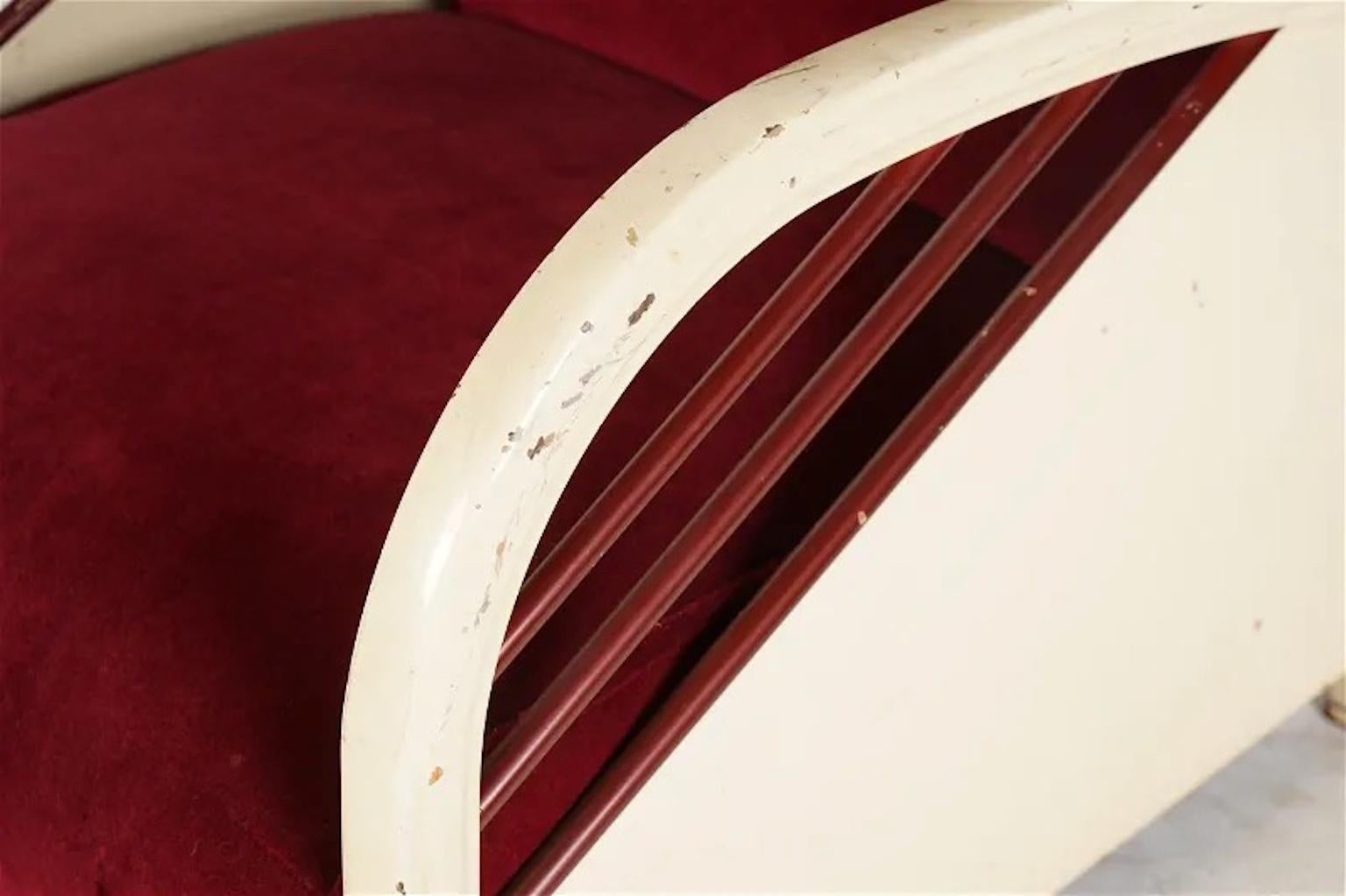 Silla club de hierro esmaltado y mohair atribuida a Norman Bel Geddes en venta 10