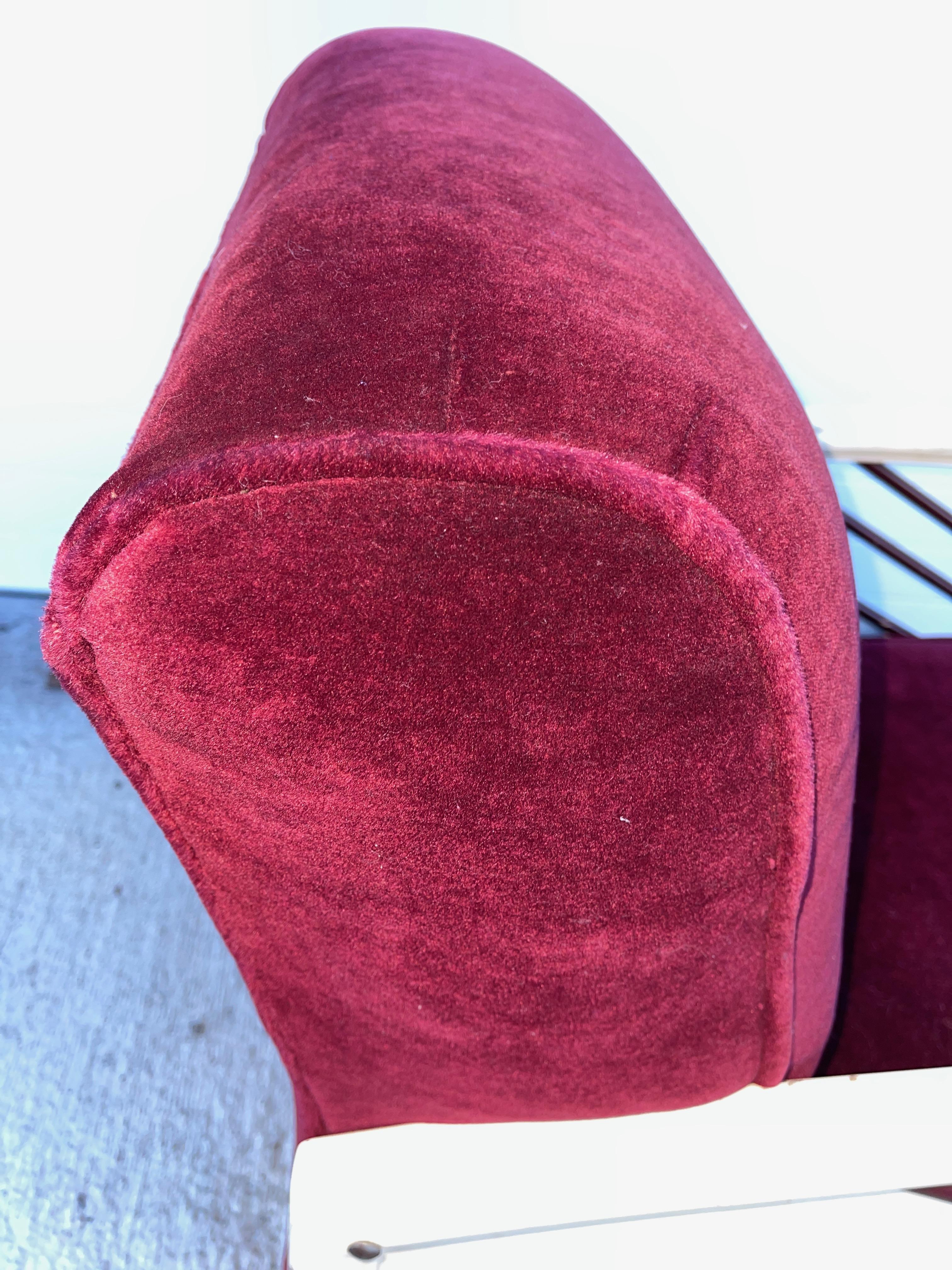 Silla club de hierro esmaltado y mohair atribuida a Norman Bel Geddes en venta 1