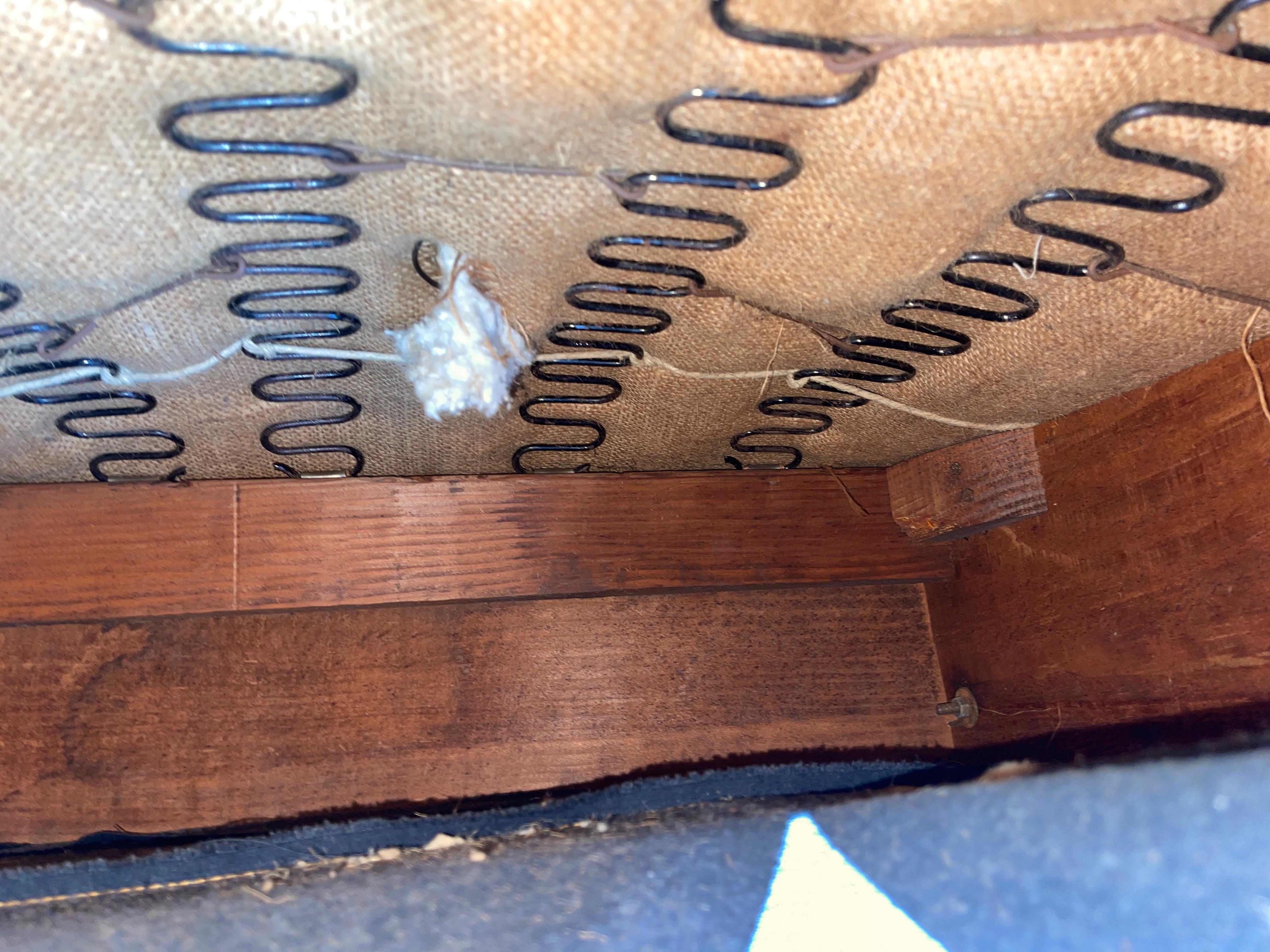 Silla club de hierro esmaltado y mohair atribuida a Norman Bel Geddes en venta 2