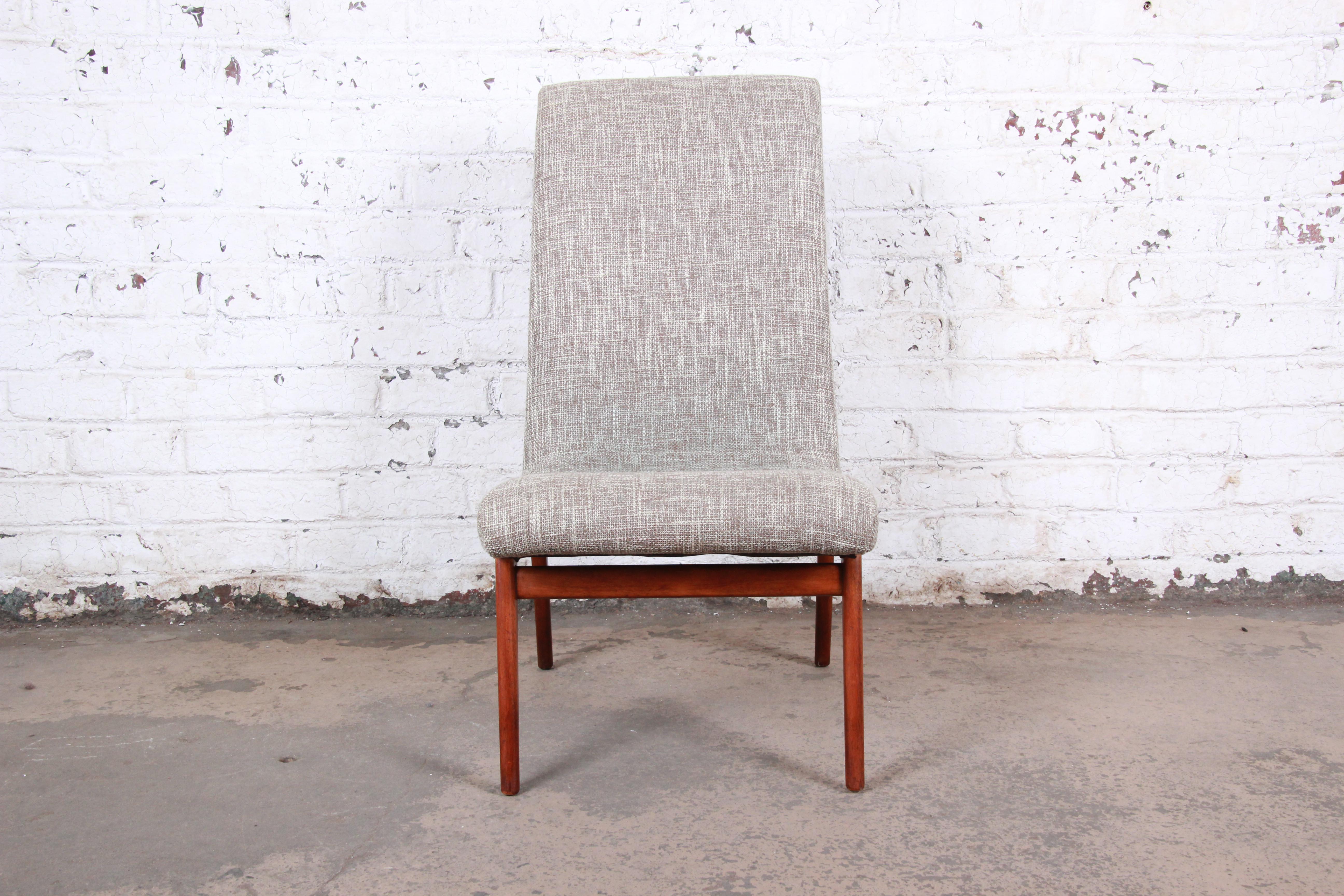 An exceptional Mid-Century Modern slipper chair by famed American Industrial designer Norman Bel Geddes for Valley Furniture, circa 1940s. The chair has been newly reupholstered in gorgeous Knoll fabric in cream and tan. It has beautiful tapered