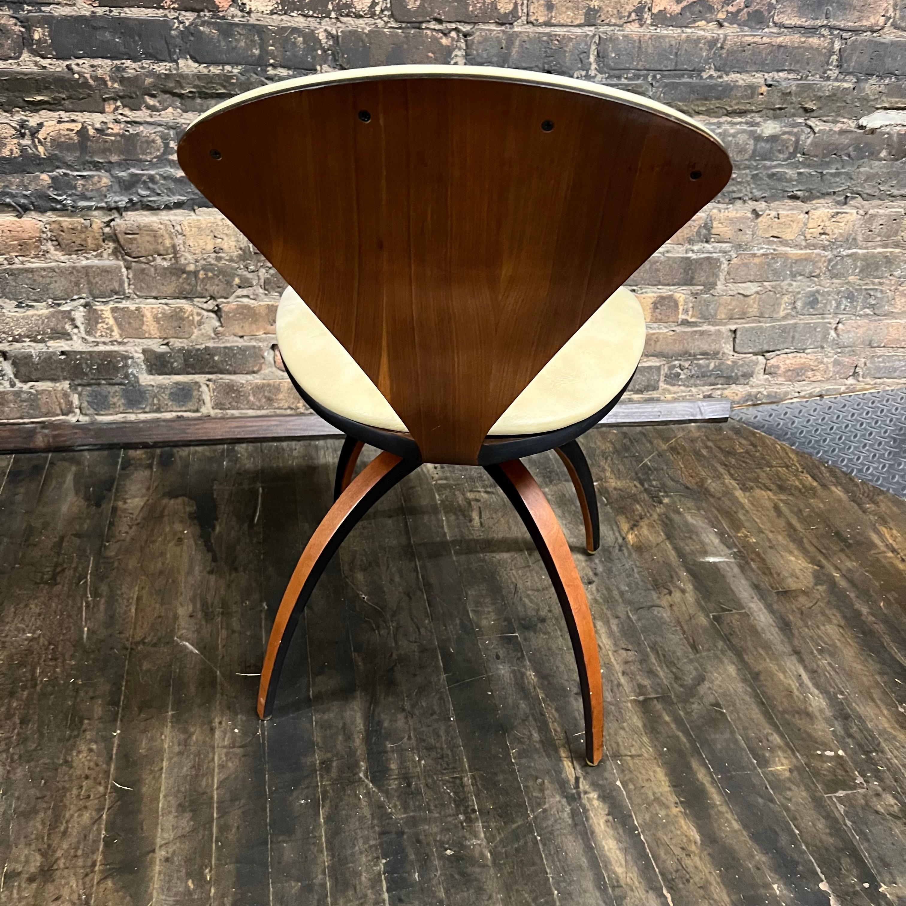 Norman Cherner for Plycraft Bentwood Swivel Chair with Cream Upholstery In Good Condition For Sale In Chicago, IL