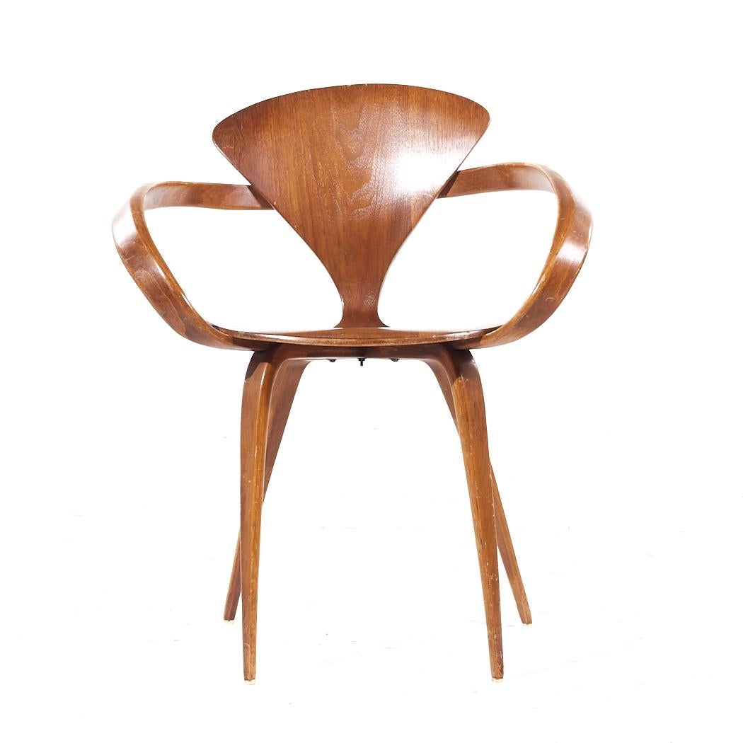 Norman Cherner for Plycraft Mid Century Arm Chairs - Pair In Good Condition For Sale In Countryside, IL