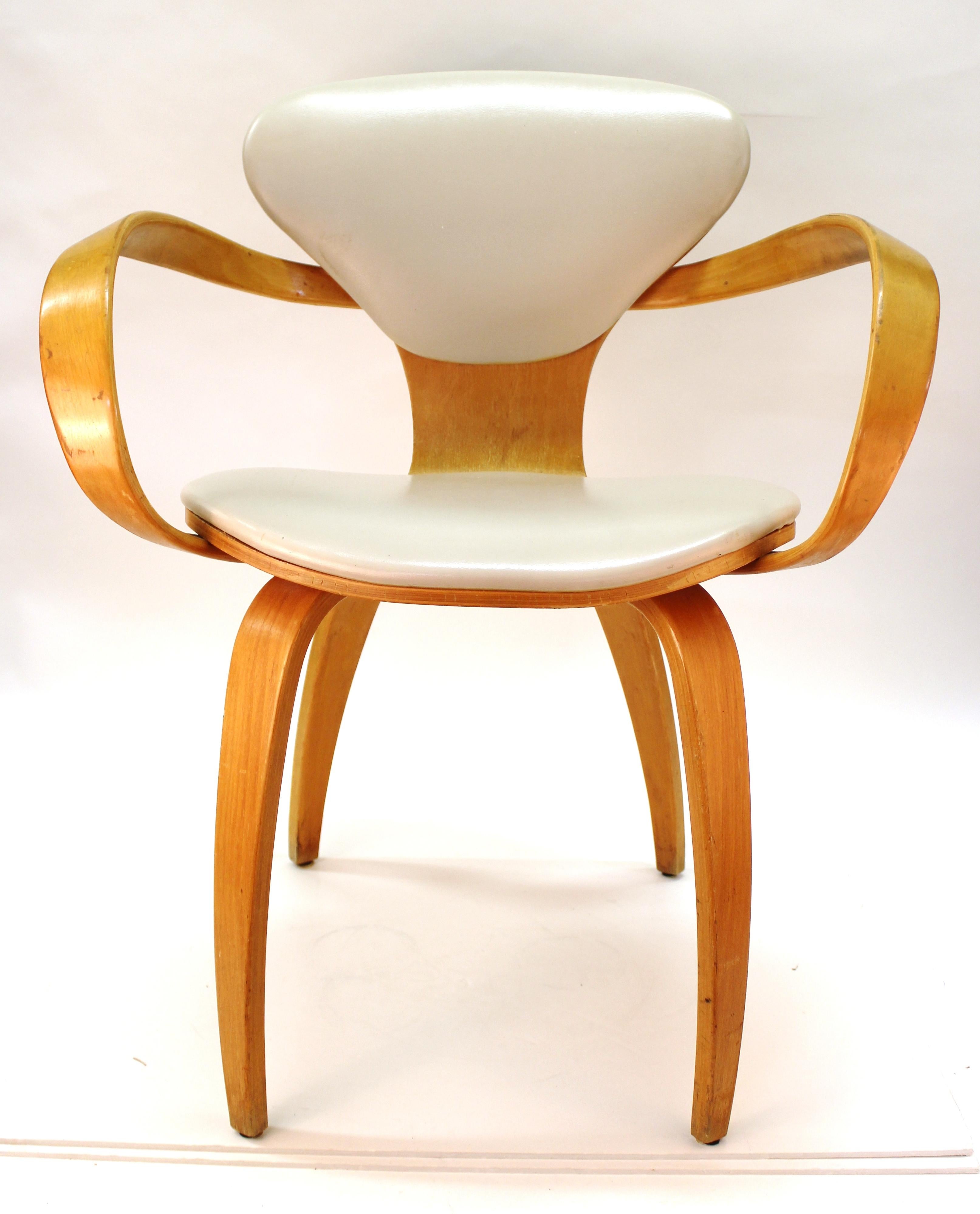 Mid-Century Modern set of six iconic dining room chairs designed by Norman Cherner for Plycraft during the 1960s. This set comprises four chairs with armrests and two chairs without armrests. The set is in great vintage condition, with some wear to