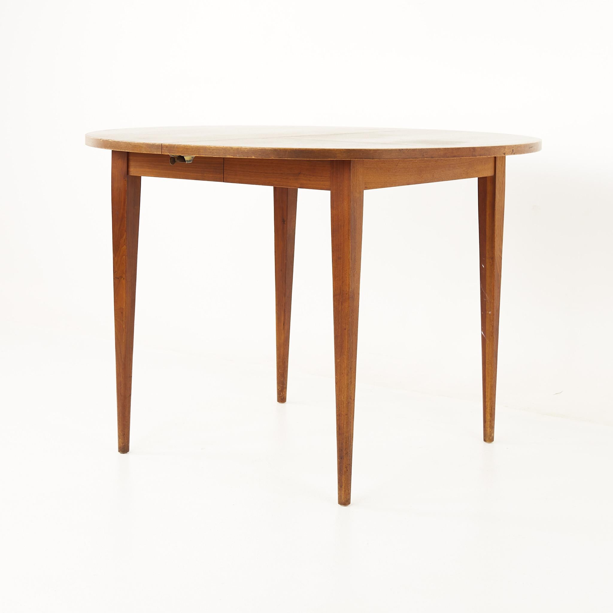 Mid-Century Modern Table de salle à manger ronde extensible du milieu du siècle dernier de Norman Cherner pour Plycraft en vente