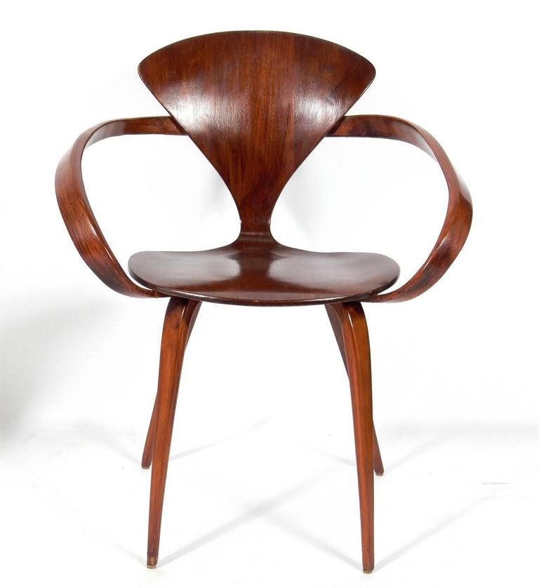 Paire de fauteuils sculpturaux Norman Cherner pour Plycraft Modernité du milieu du siècle dernier Bon état - En vente à Atlanta, GA