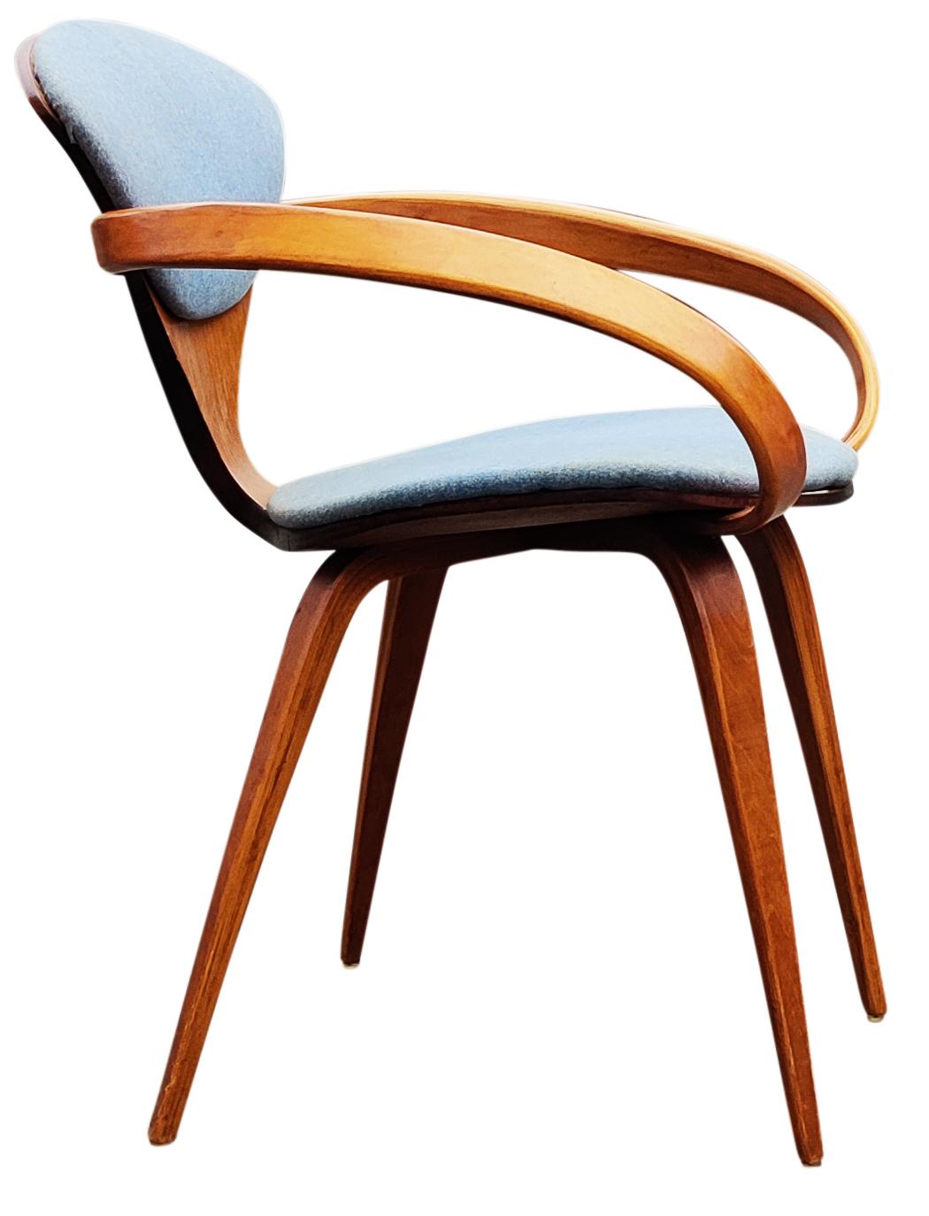 Norman Cherner Pretzel Armchair for Plycraft Walnut Upholstery 1960s MCM Classic In Good Condition In Philadelphia, PA