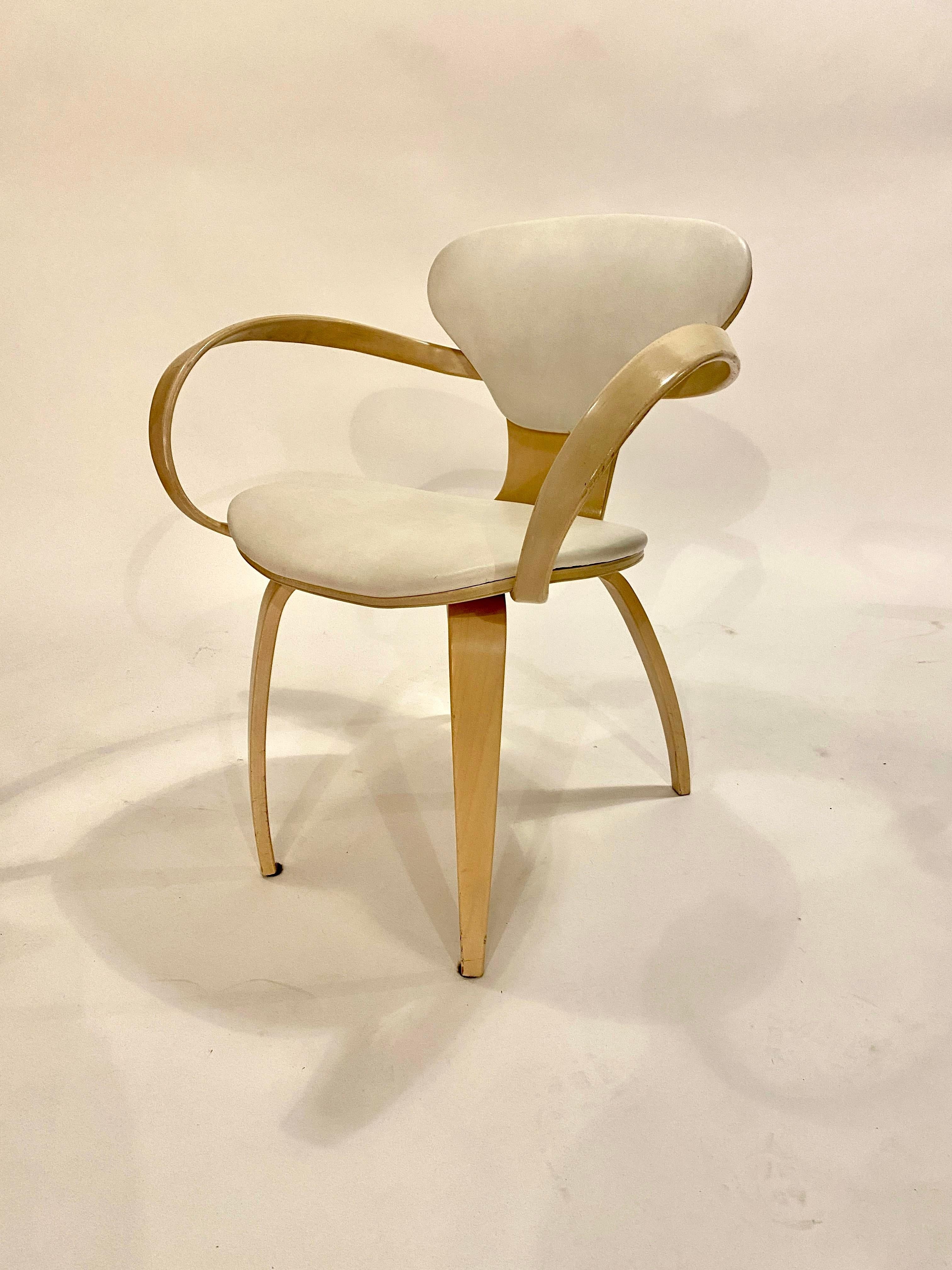 20th Century Norman Cherner Pretzel Chairs in Leather and Wood Frame by Plycraft, Set of 4 For Sale