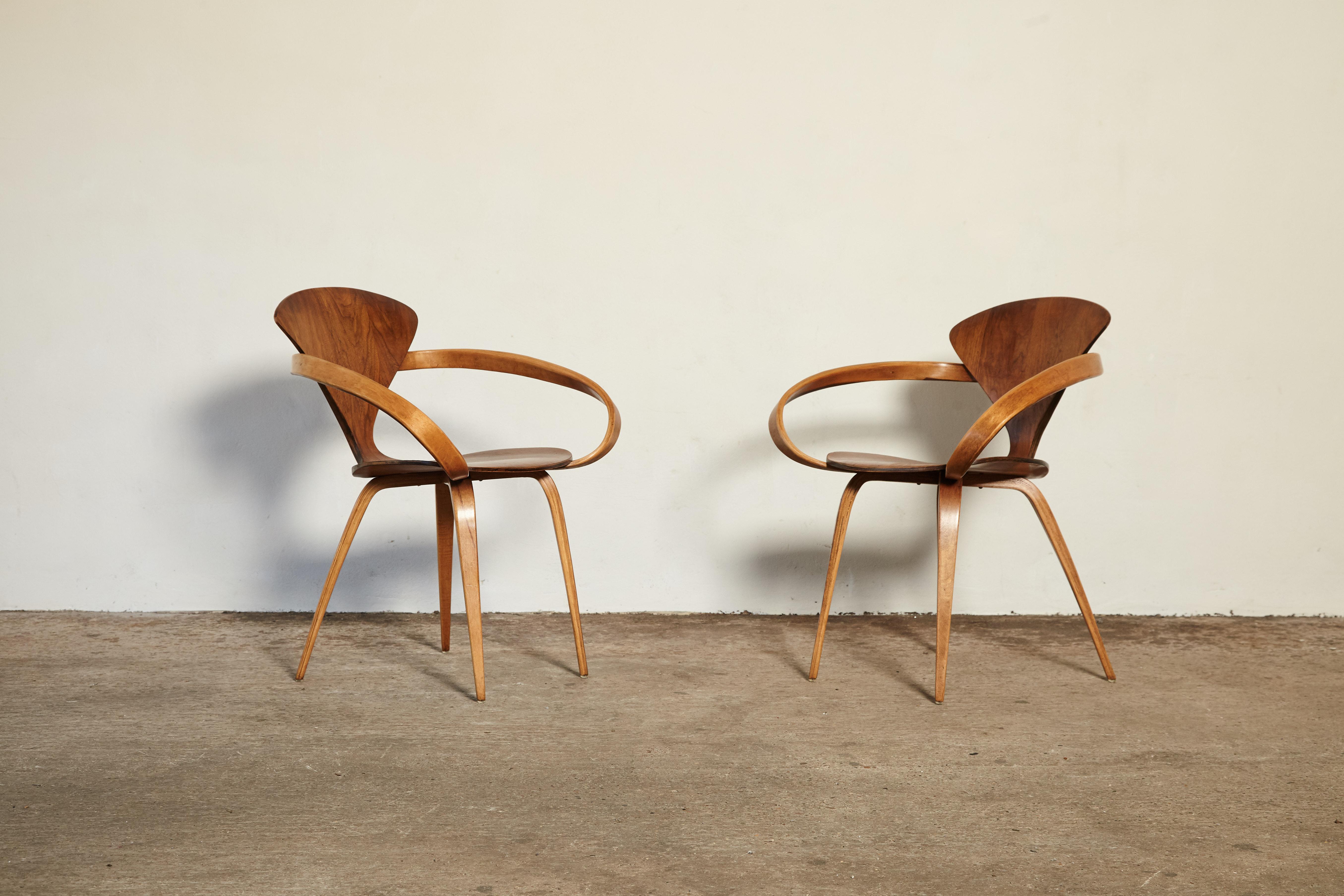 A pair of original Norman Cherner pretzel dining chairs, made by Plycraft, USA in the 1960s. Bentwood frames. In great original condition. Priced per chair. Great vintage condition - ships worldwide - please contact us for options.