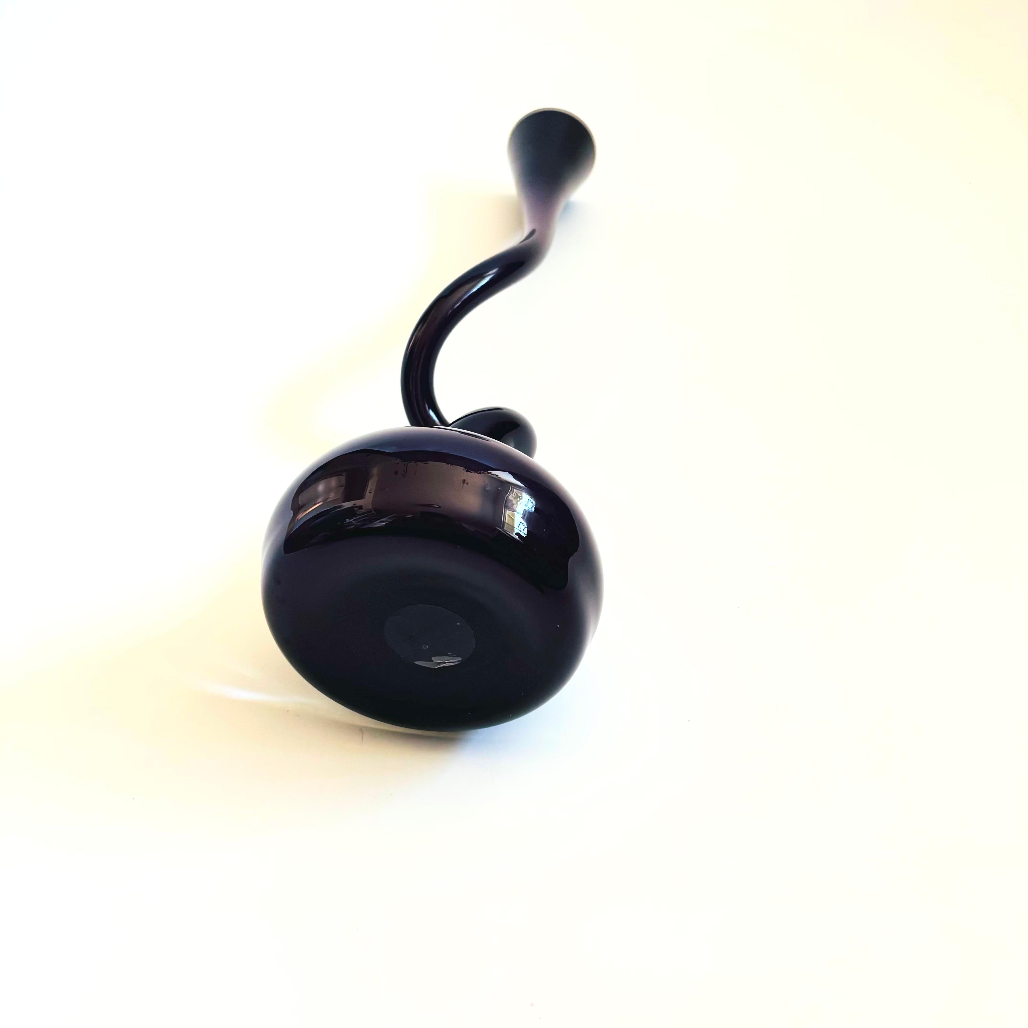 Vetro soffiato Vaso Swing in vetro incamiciato viola di Norman Copenhagen in vendita