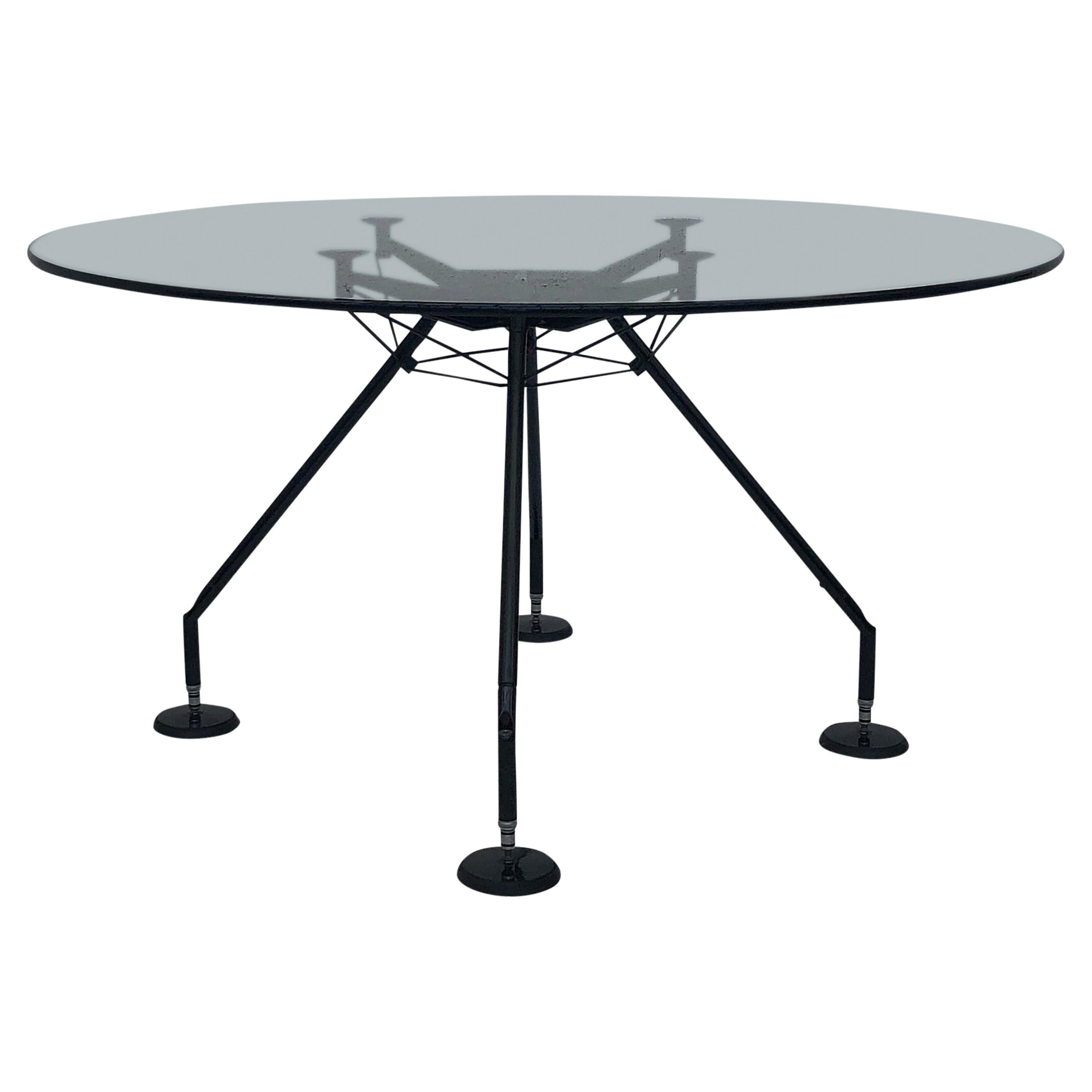 Norman Foster, runder Tisch aus schwarzem Aluminium und Glas, Nomos, für Tecno, 1988