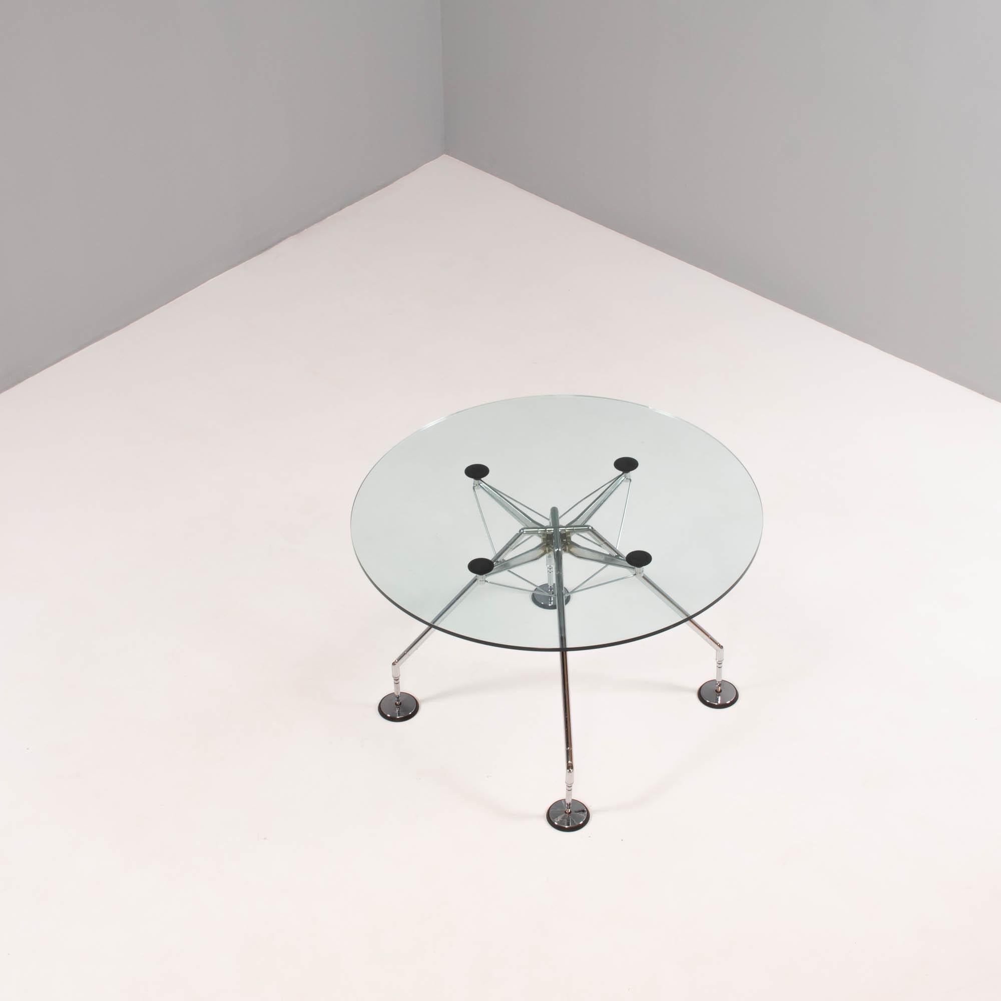 italien Table circulaire en verre Norman Foster pour Tecno Nomos, années 1980