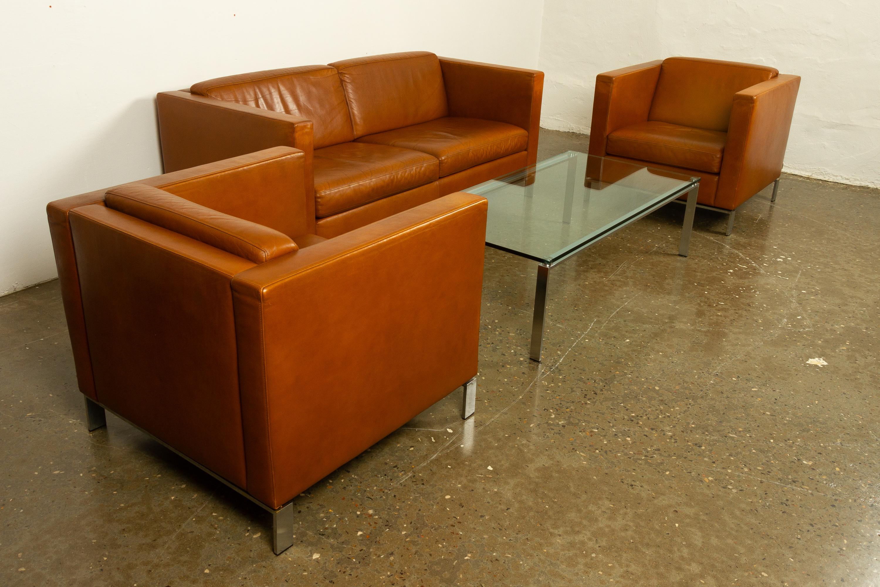 Norman Foster living room set in tan leather for Walter Knoll 2000s
This set of model Foster 500 consists of:
- Two-seater sofa 82 x 175 x 72cm sh 43cm
- 2 x Club chairs 82 x 80 x 72 sh 43cm
- Coffee table 65 x 140 x 37.5cm

Very high quality