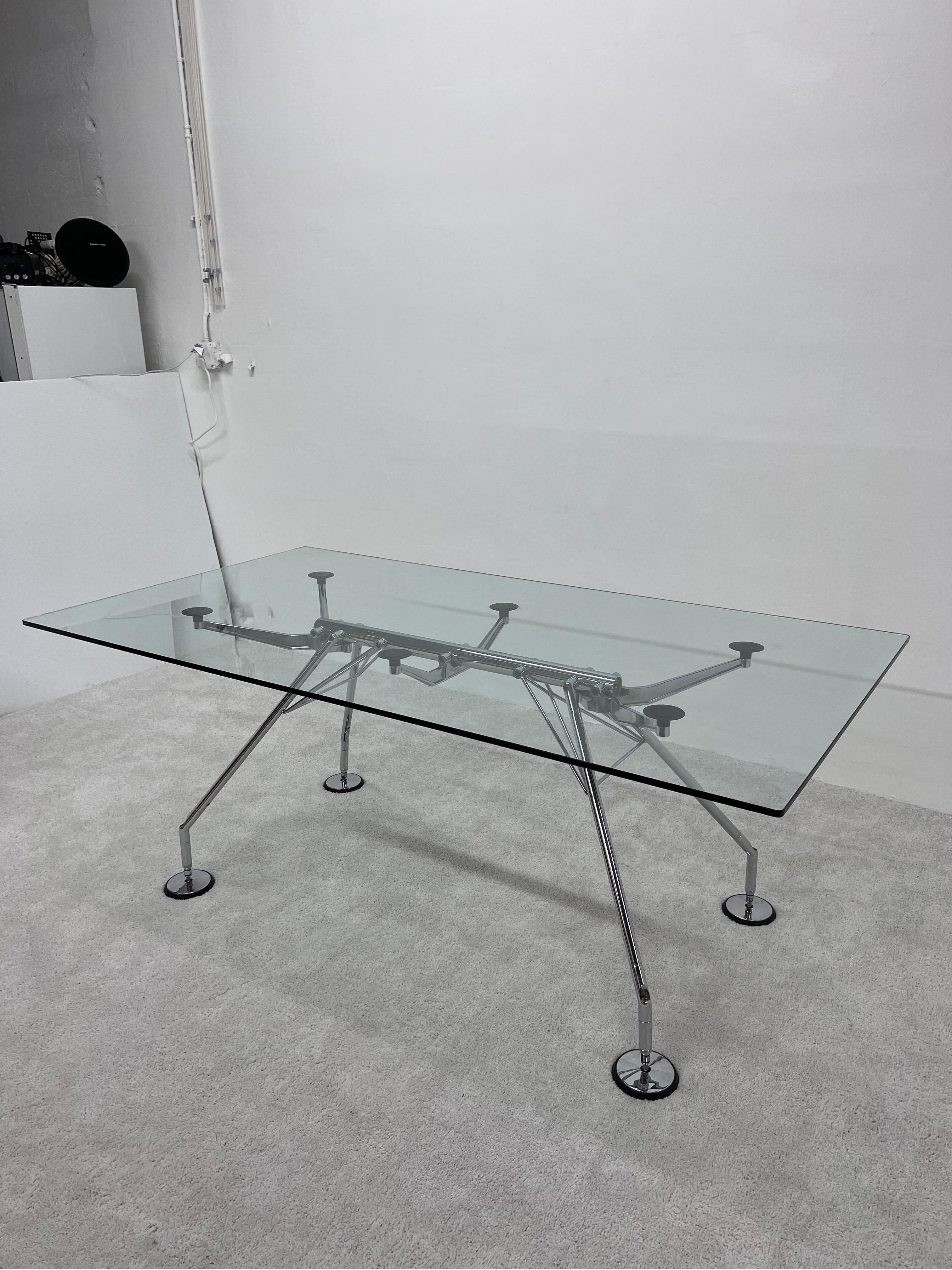 norman foster table