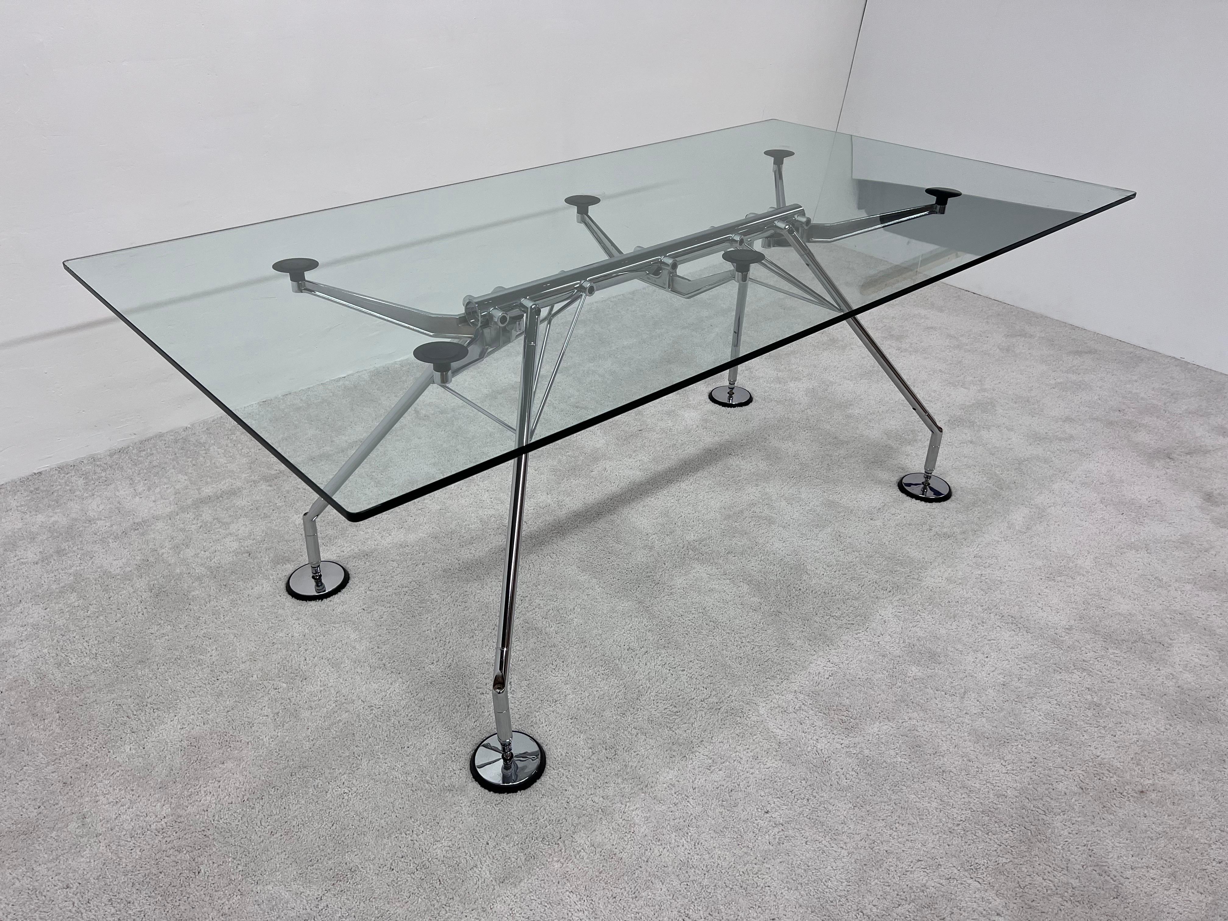 table norman foster